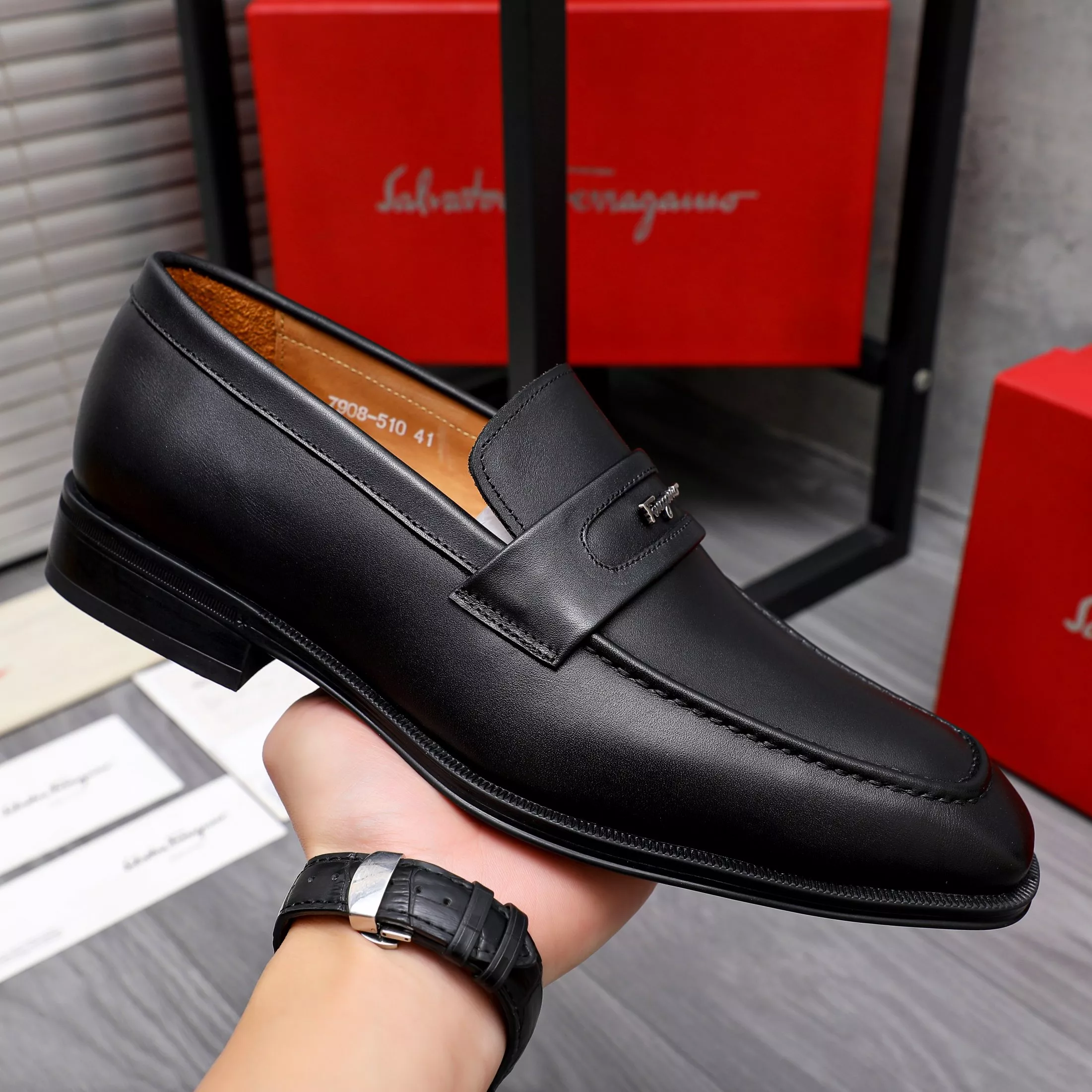 Salvatore Ferragamo Leather Shoes For Men Durable 7519
