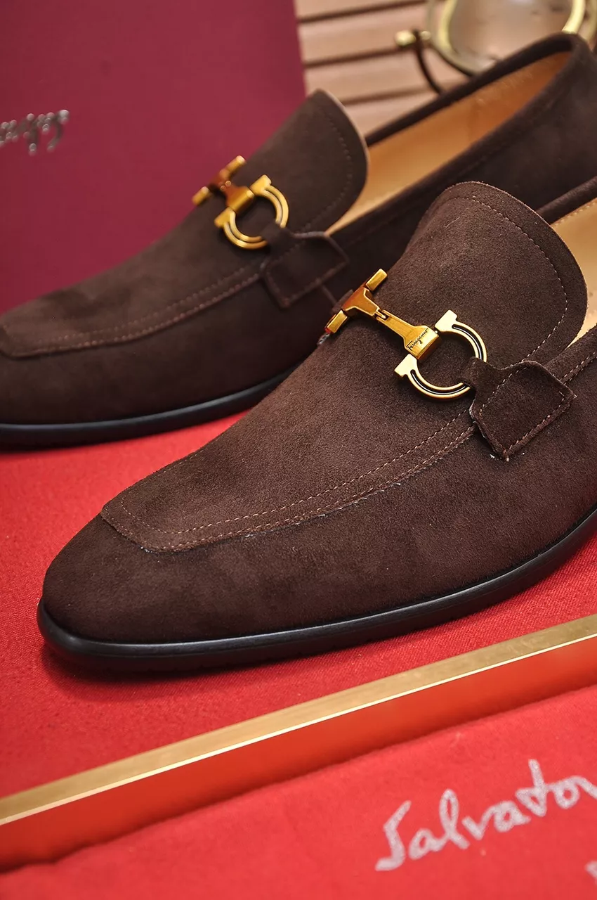 Salvatore Ferragamo Leather Shoes For Men Elegant 3589