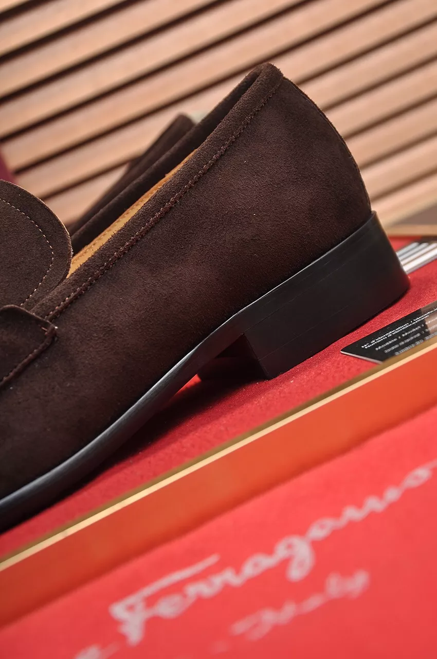 Salvatore Ferragamo Leather Shoes For Men Elegant 3589