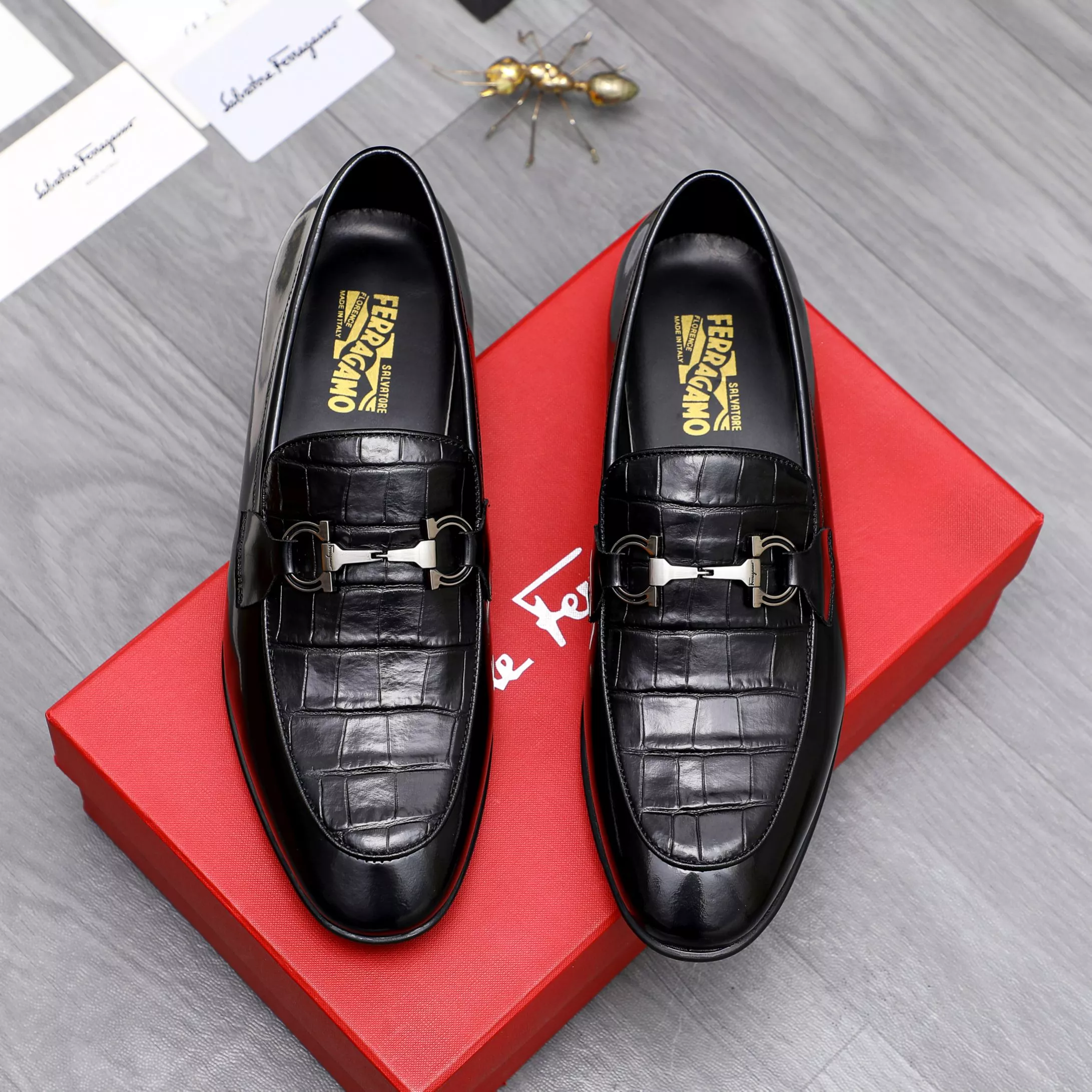Salvatore Ferragamo Leather Shoes For Men Elegant 5826