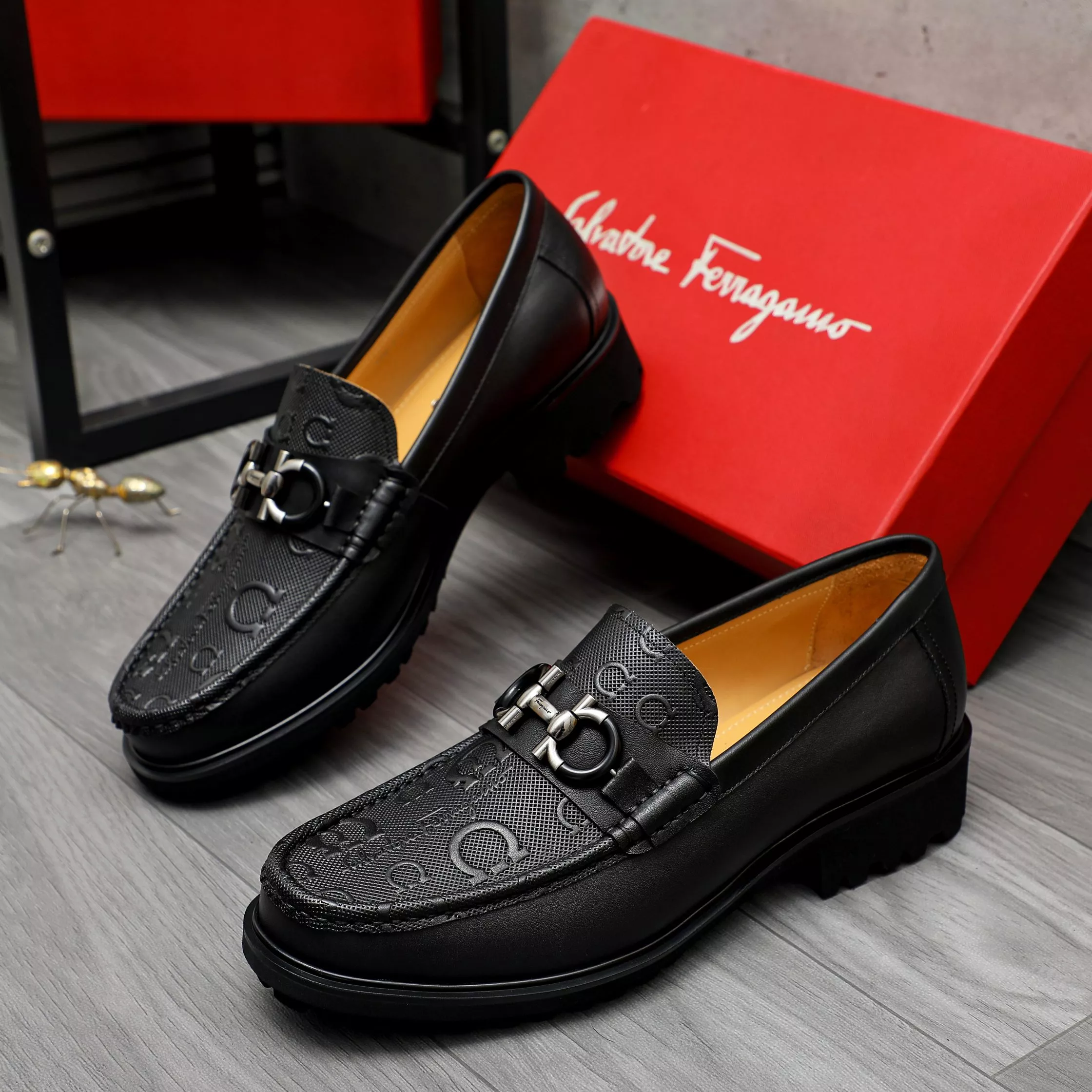 Salvatore Ferragamo Leather Shoes For Men EyeCatching 3757