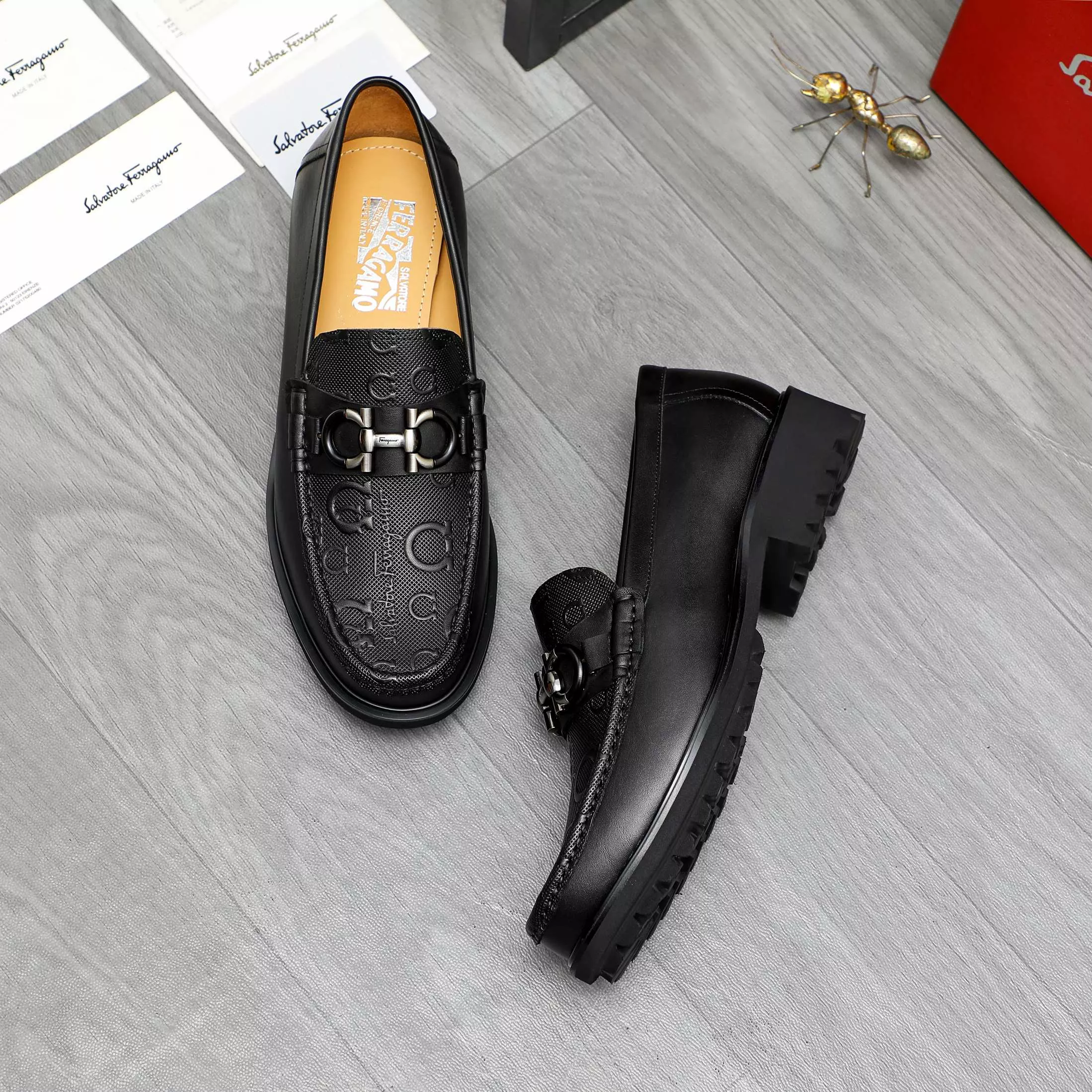 Salvatore Ferragamo Leather Shoes For Men EyeCatching 3757