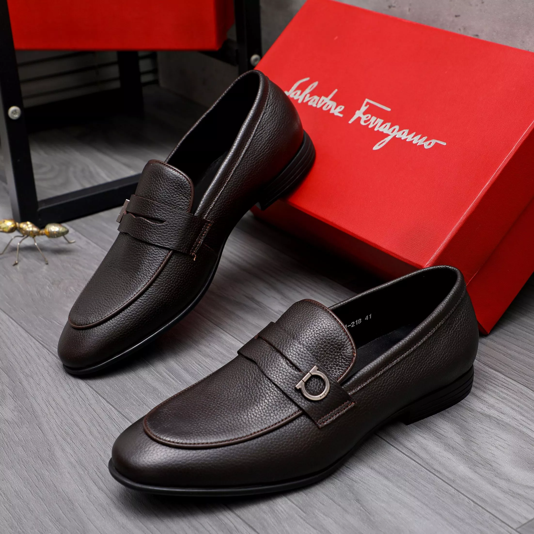 Salvatore Ferragamo Leather Shoes For Men EyeCatching 9931