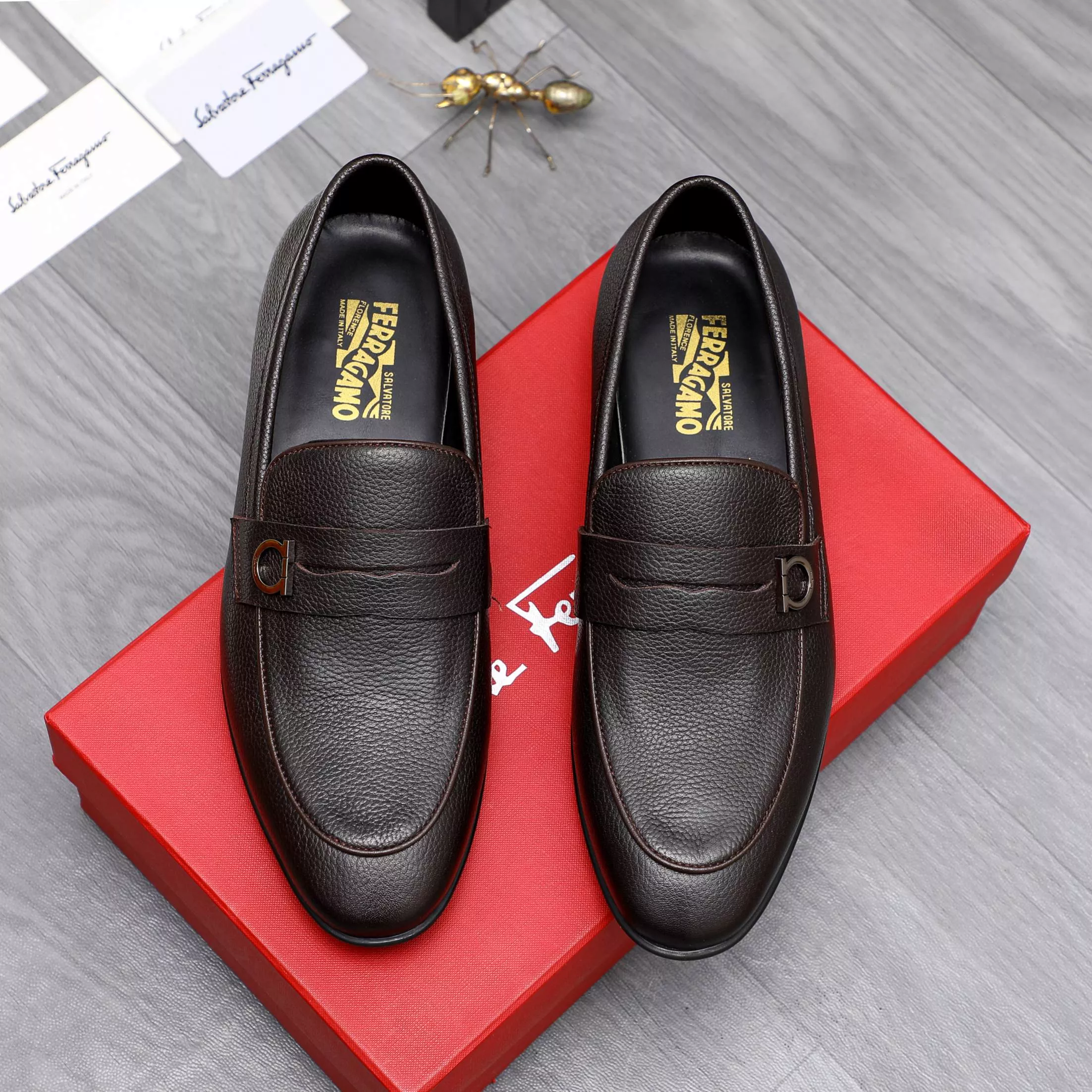 Salvatore Ferragamo Leather Shoes For Men EyeCatching 9931