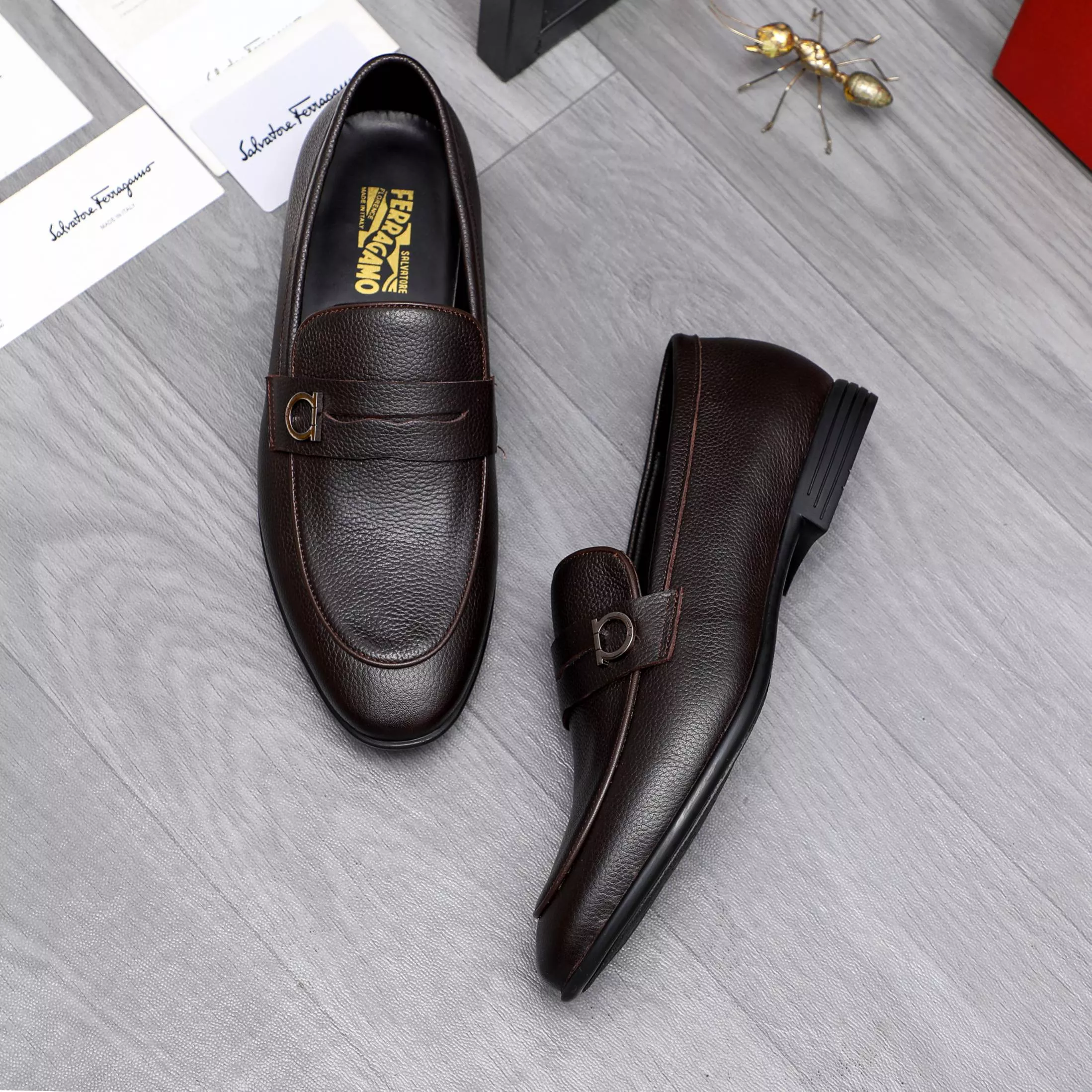 Salvatore Ferragamo Leather Shoes For Men EyeCatching 9931
