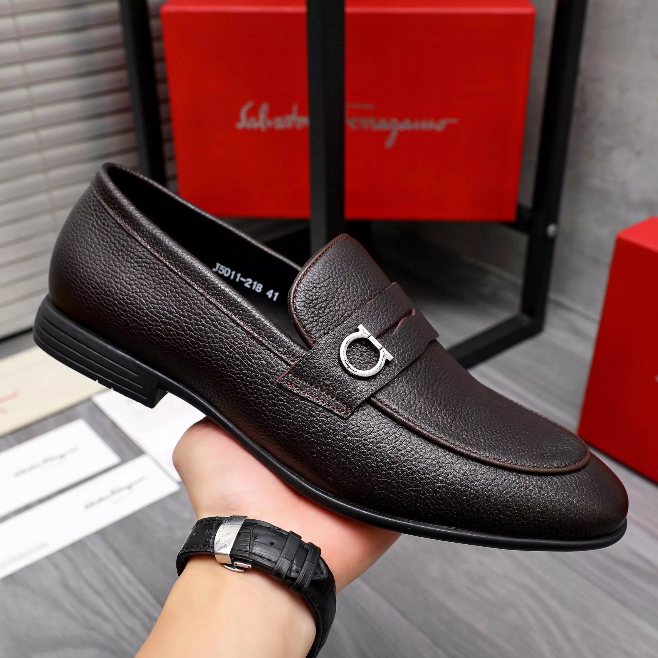 Salvatore Ferragamo Leather Shoes For Men EyeCatching 9931