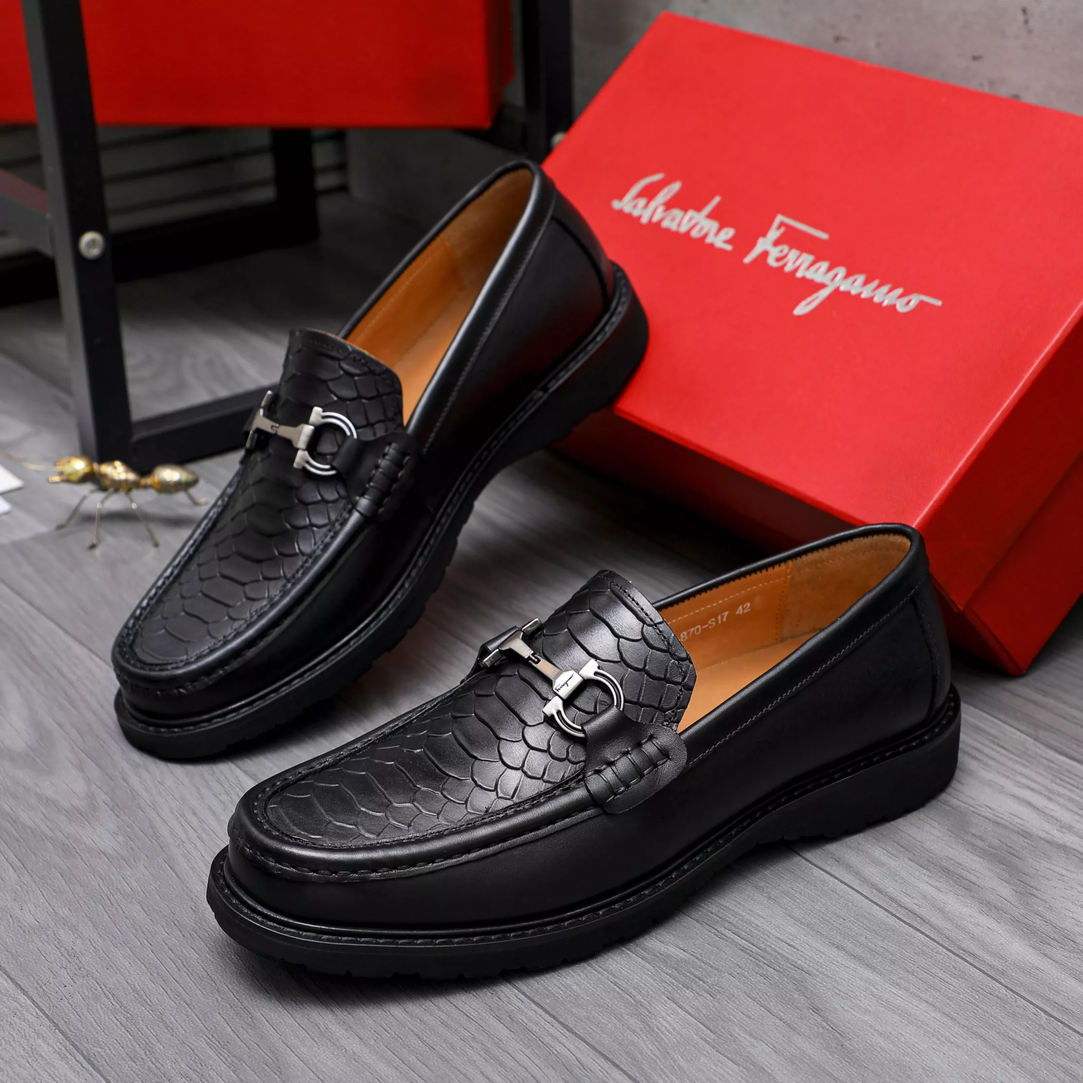 Salvatore Ferragamo Leather Shoes For Men Resilient 5087