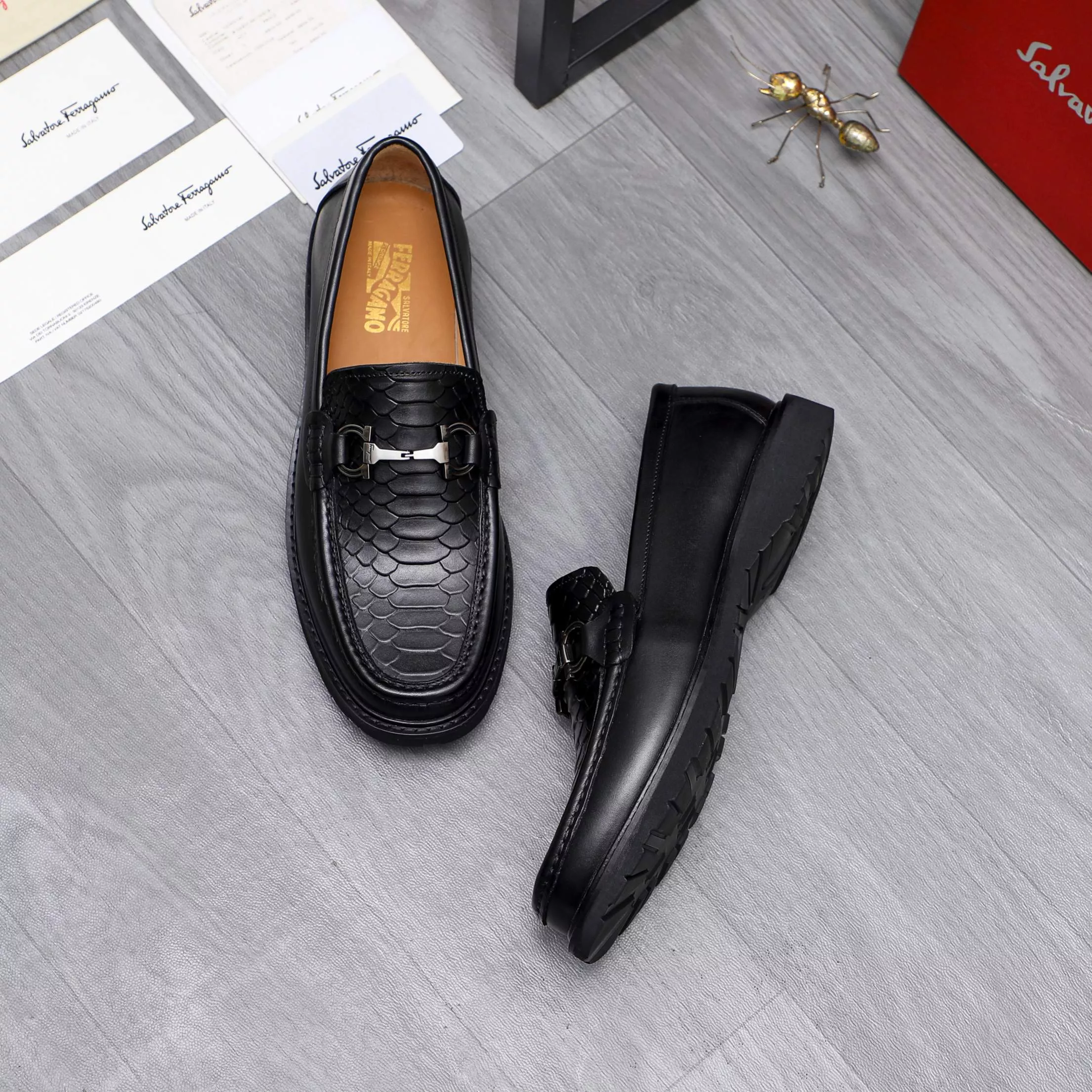 Salvatore Ferragamo Leather Shoes For Men Resilient 5087