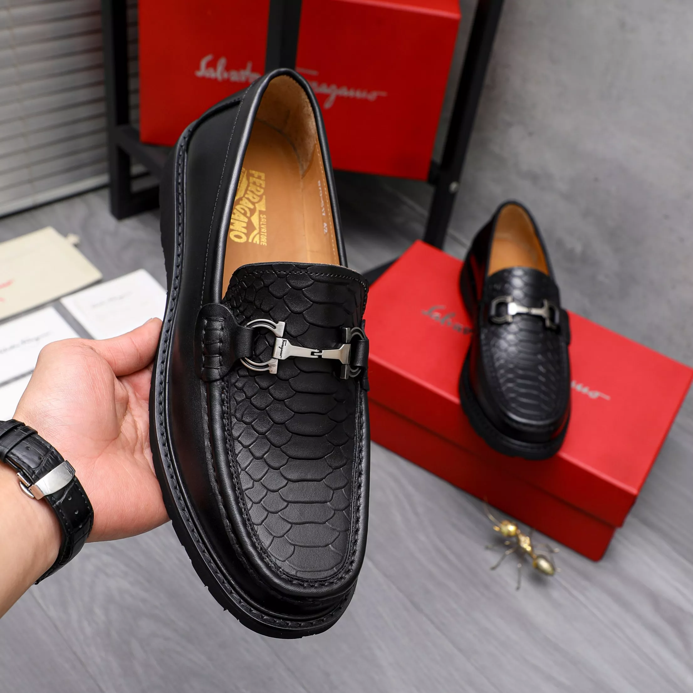 Salvatore Ferragamo Leather Shoes For Men Resilient 5087