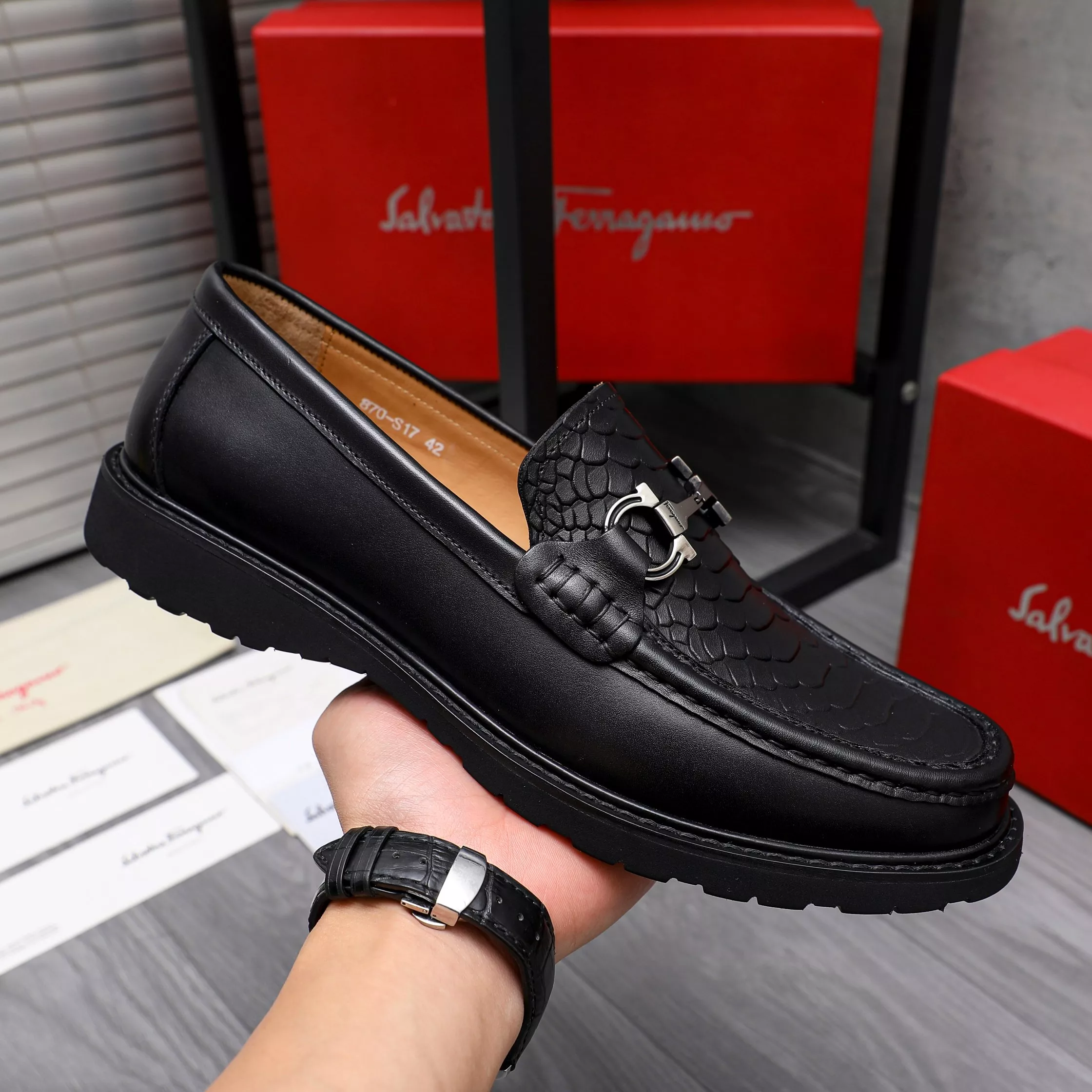 Salvatore Ferragamo Leather Shoes For Men Resilient 5087
