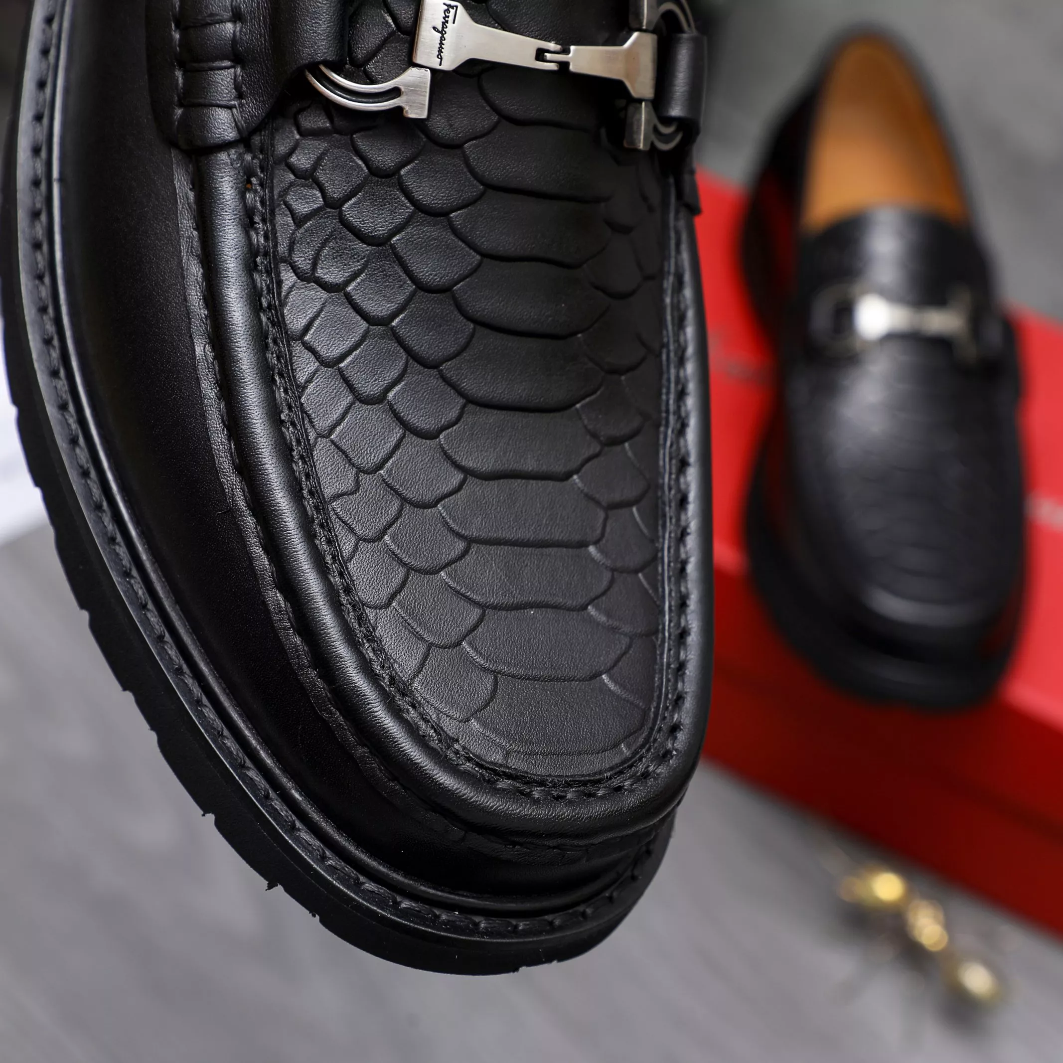 Salvatore Ferragamo Leather Shoes For Men Resilient 5087