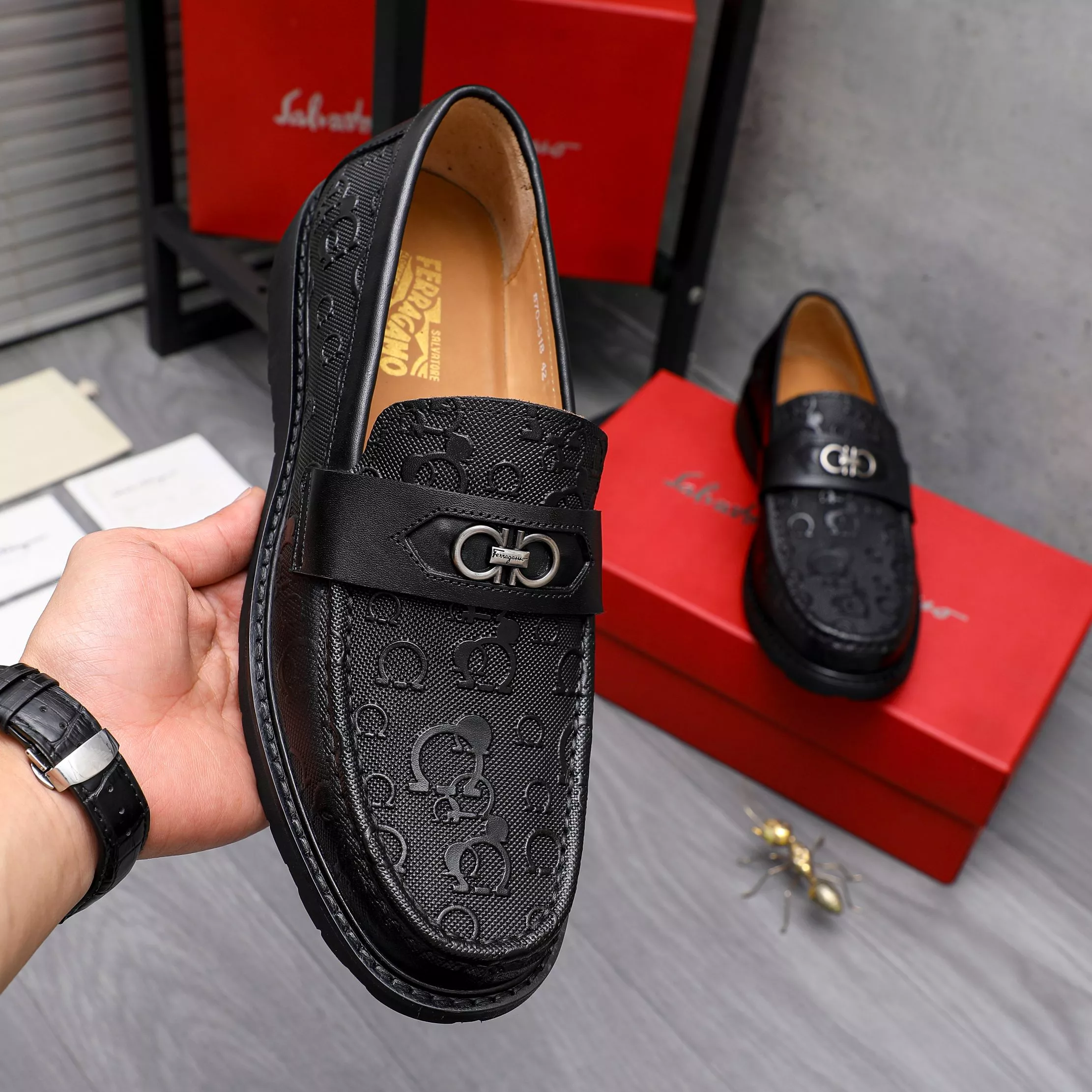 Salvatore Ferragamo Leather Shoes For Men Sophisticated 7170
