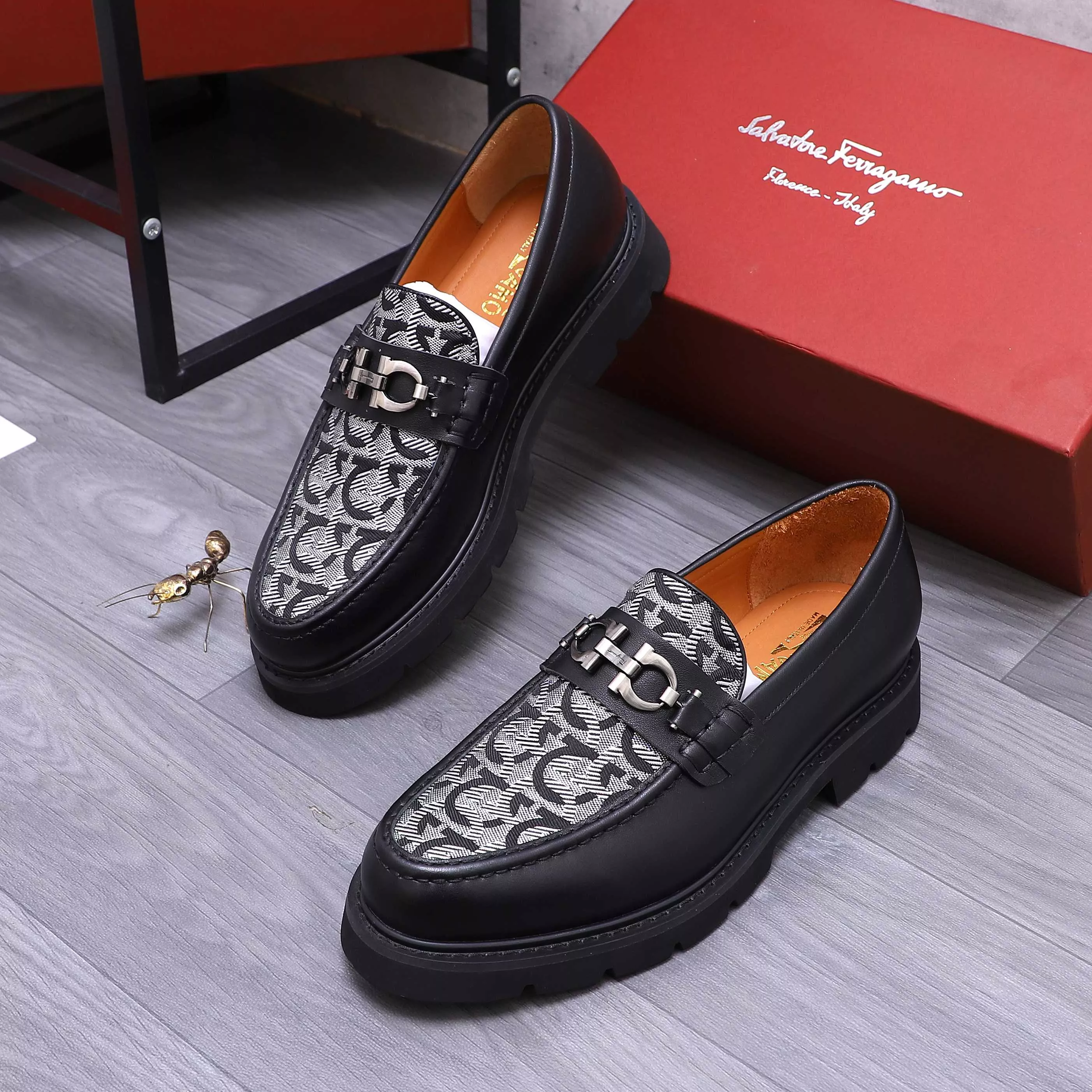 Salvatore Ferragamo Leather Shoes For Men Unique 9020