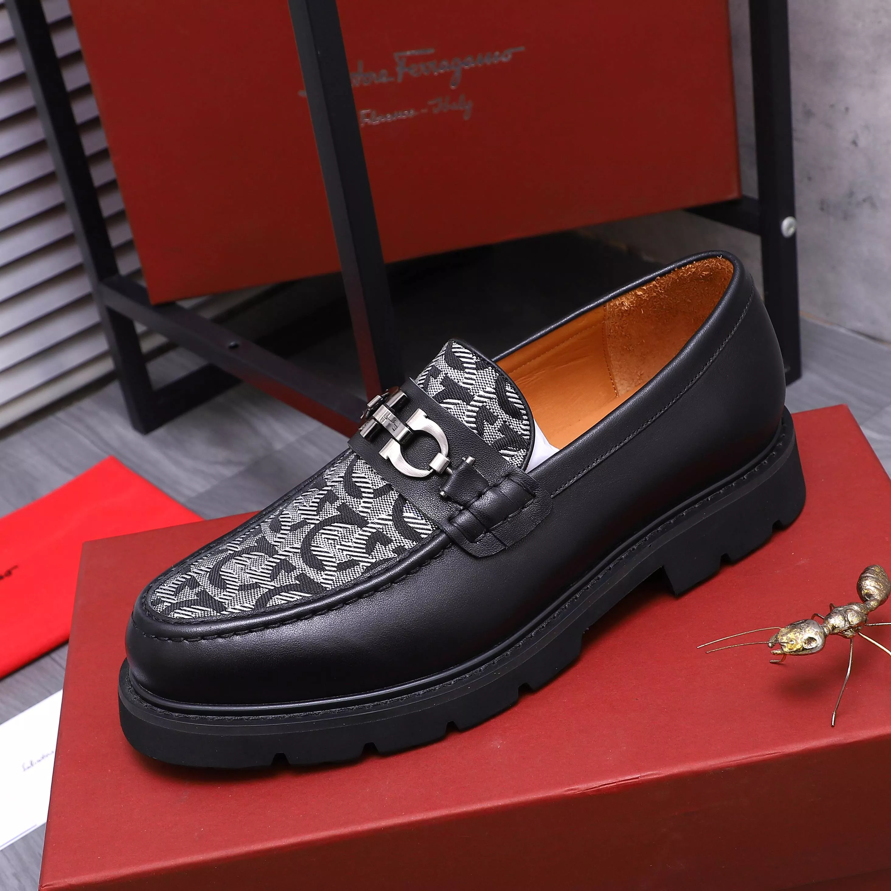 Salvatore Ferragamo Leather Shoes For Men Unique 9020