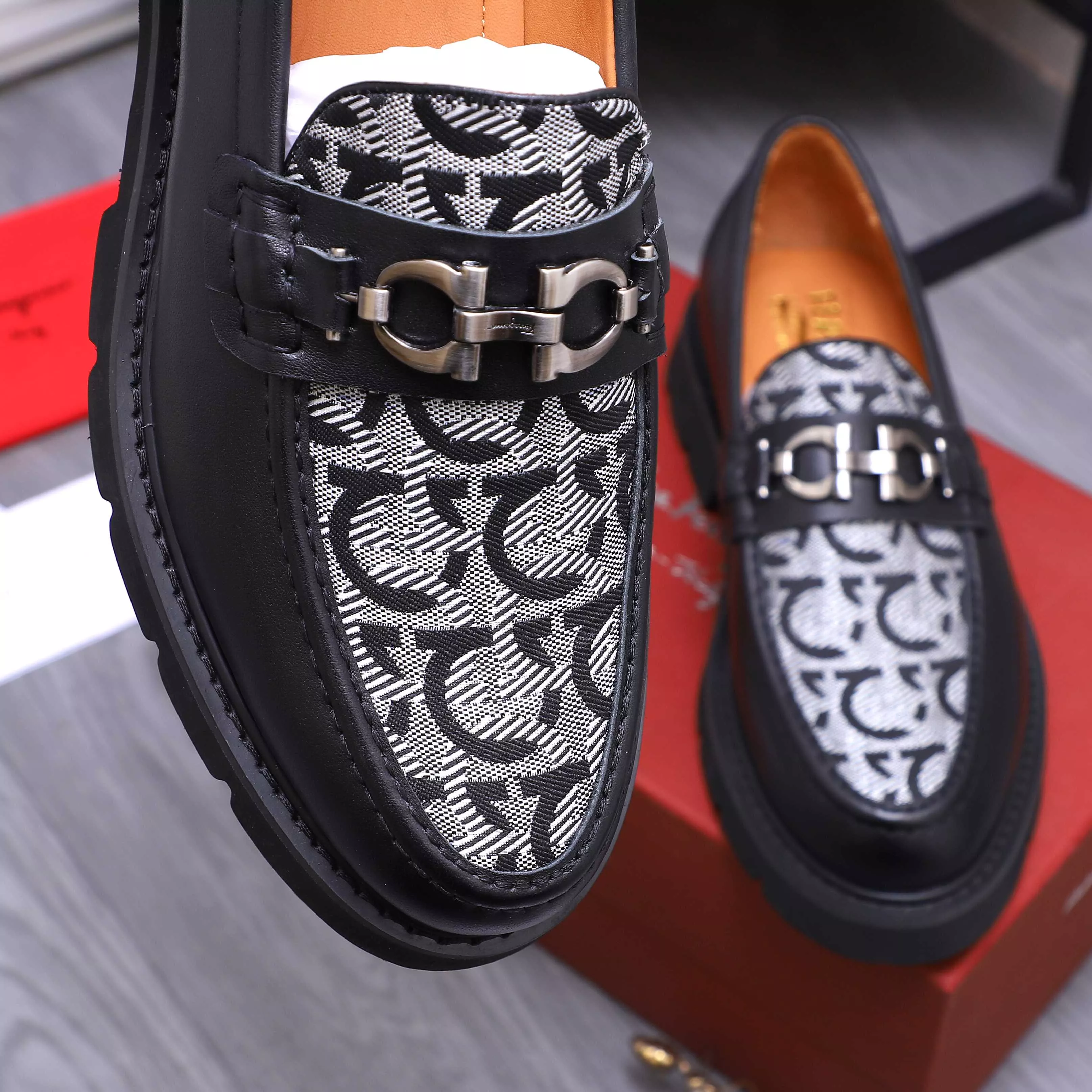 Salvatore Ferragamo Leather Shoes For Men Unique 9020