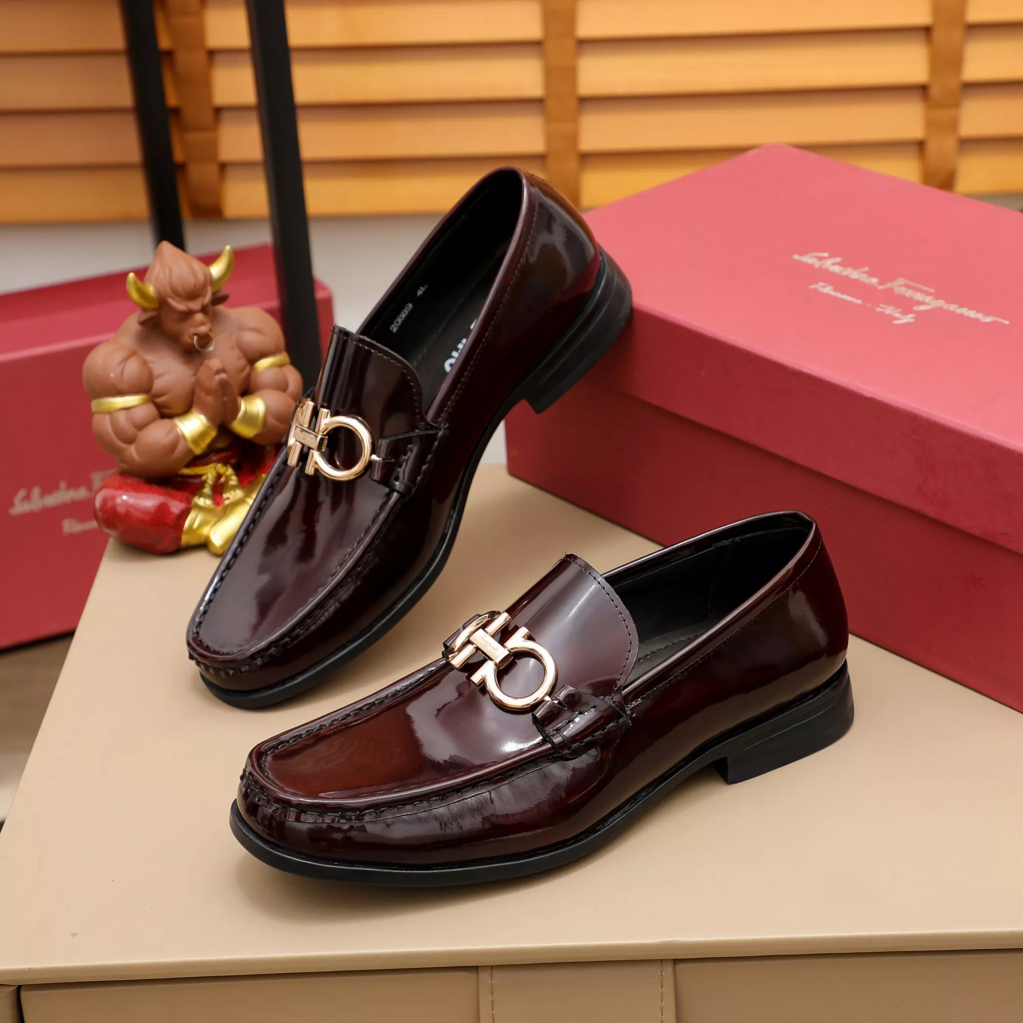 Salvatore Ferragamo Leather Shoes For Men UrbanStyle 7928