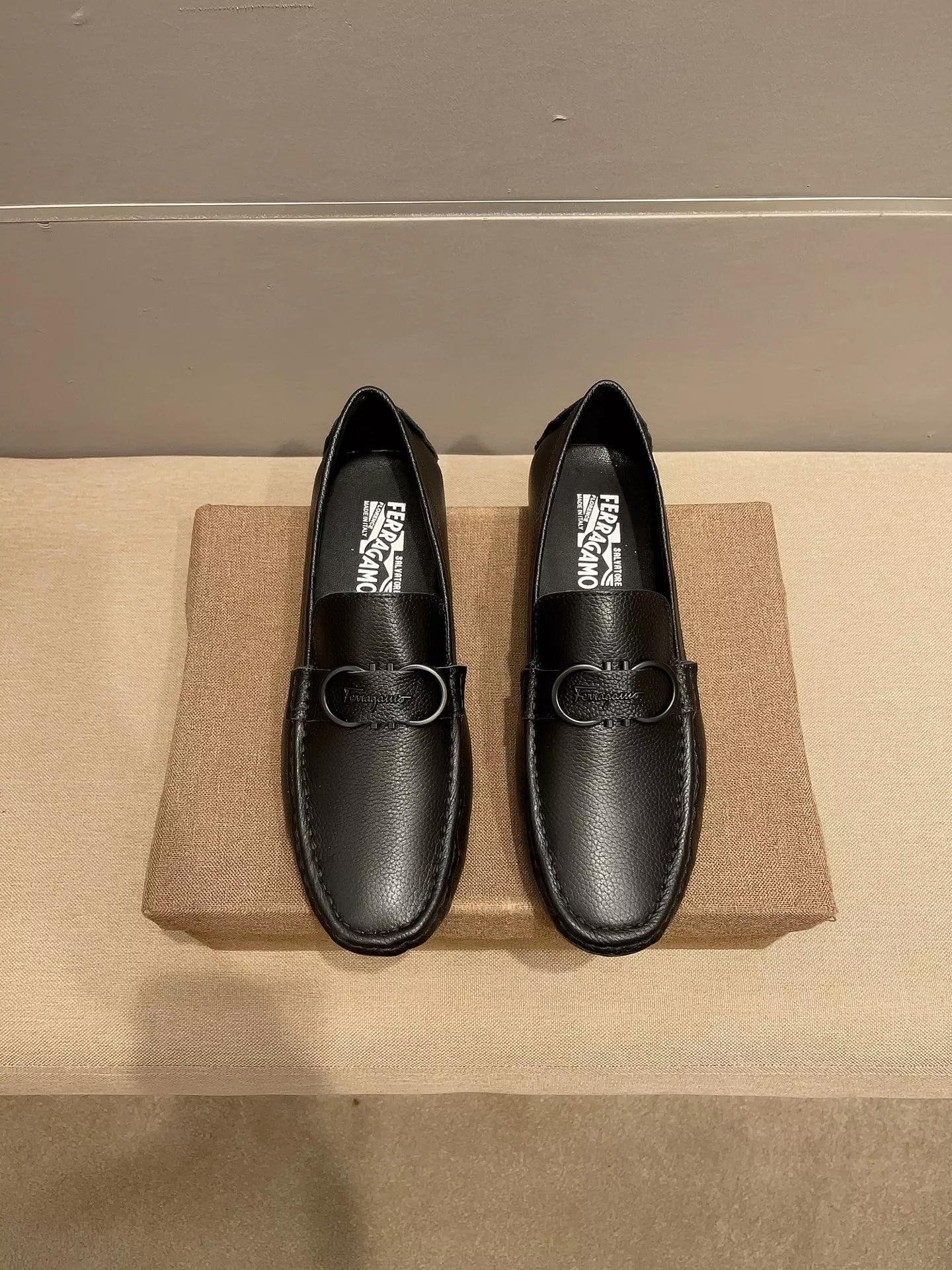 Salvatore Ferragamo Leather Shoes For Men Versatile 9875