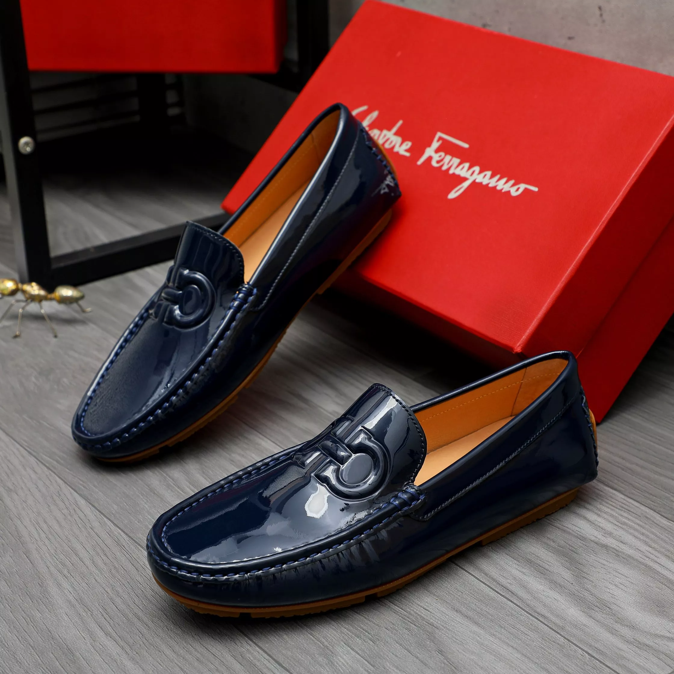 Salvatore Ferragamo Leather Shoes For Men Vibrant 3746