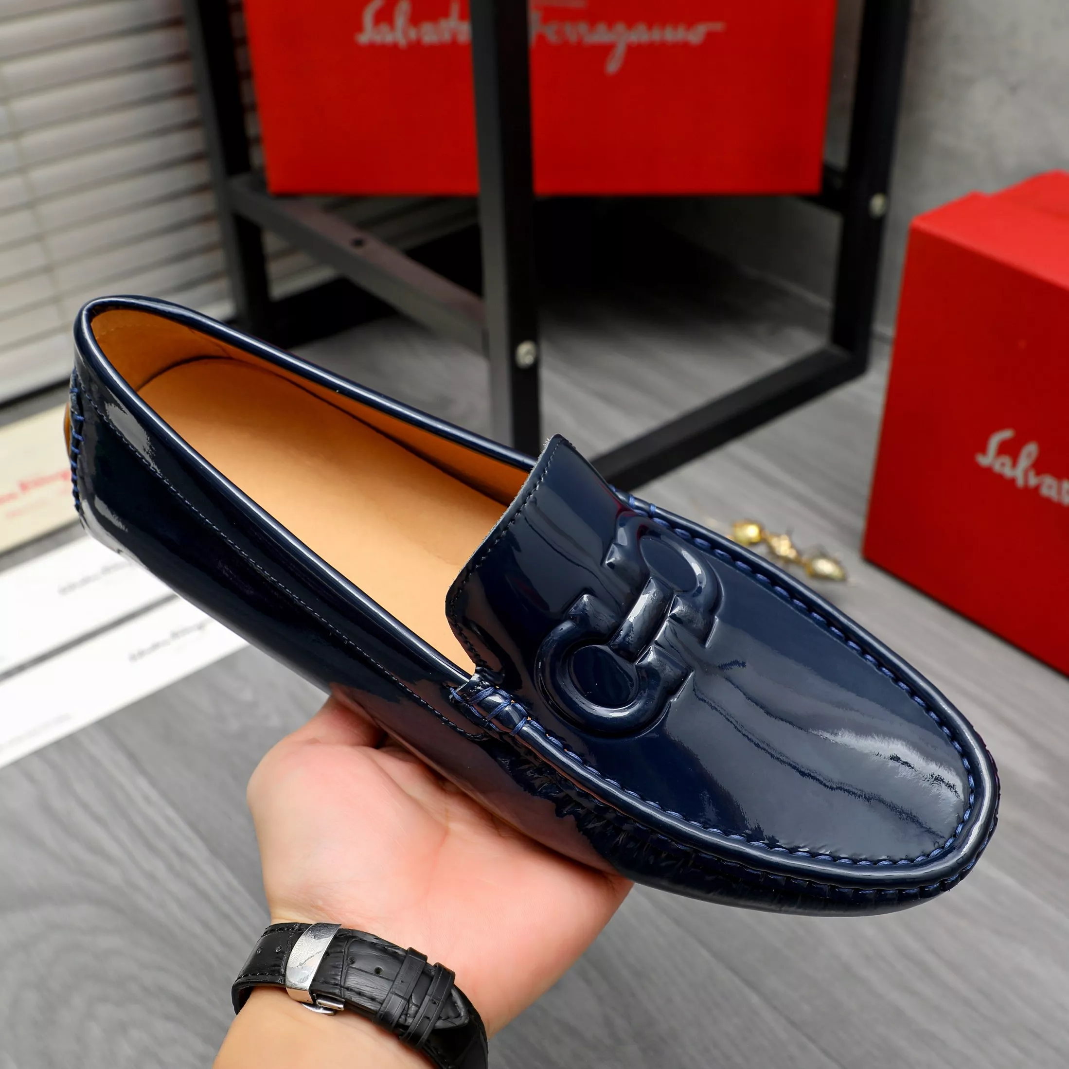 Salvatore Ferragamo Leather Shoes For Men Vibrant 3746