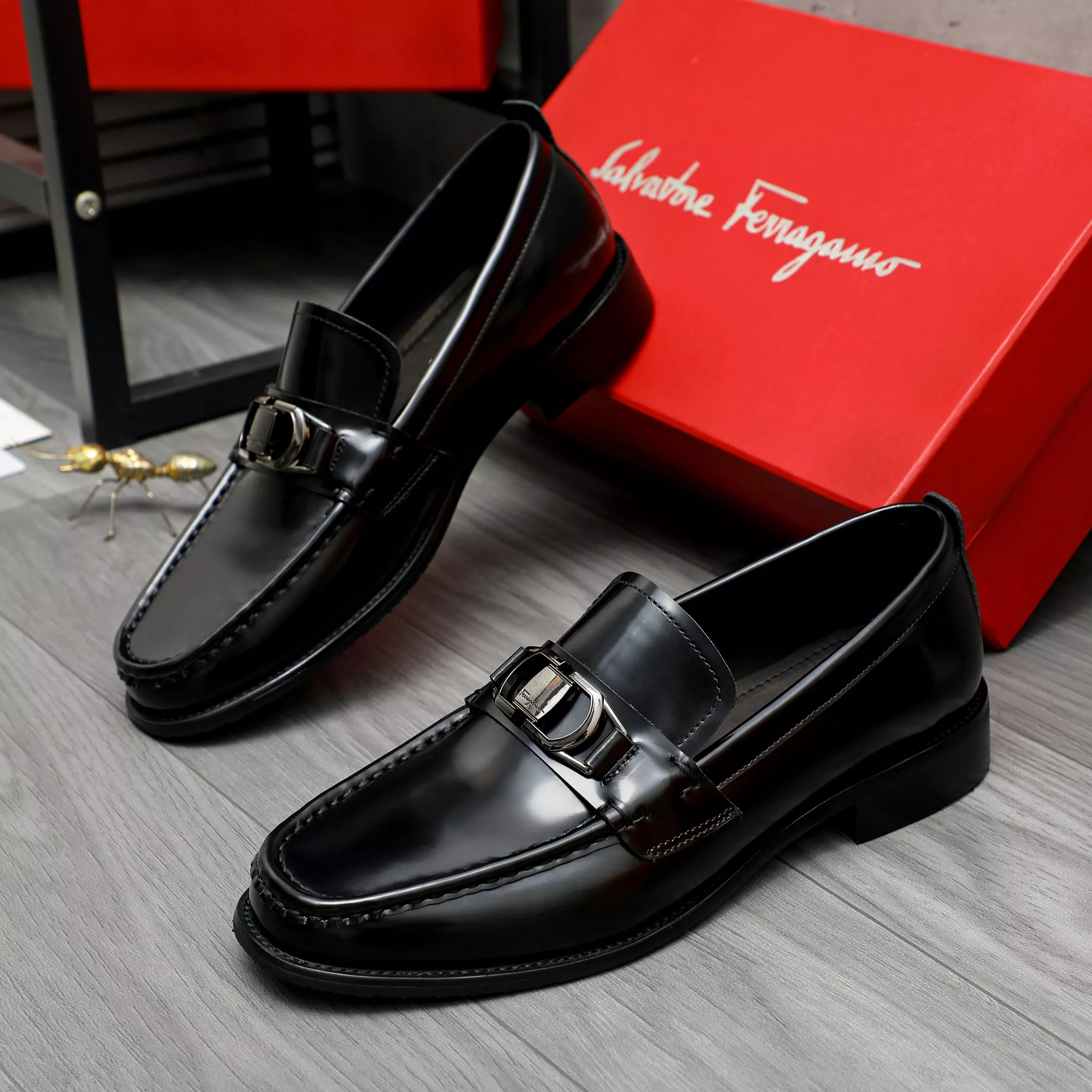 Salvatore Ferragamo Leather Shoes For Men Vibrant 5178