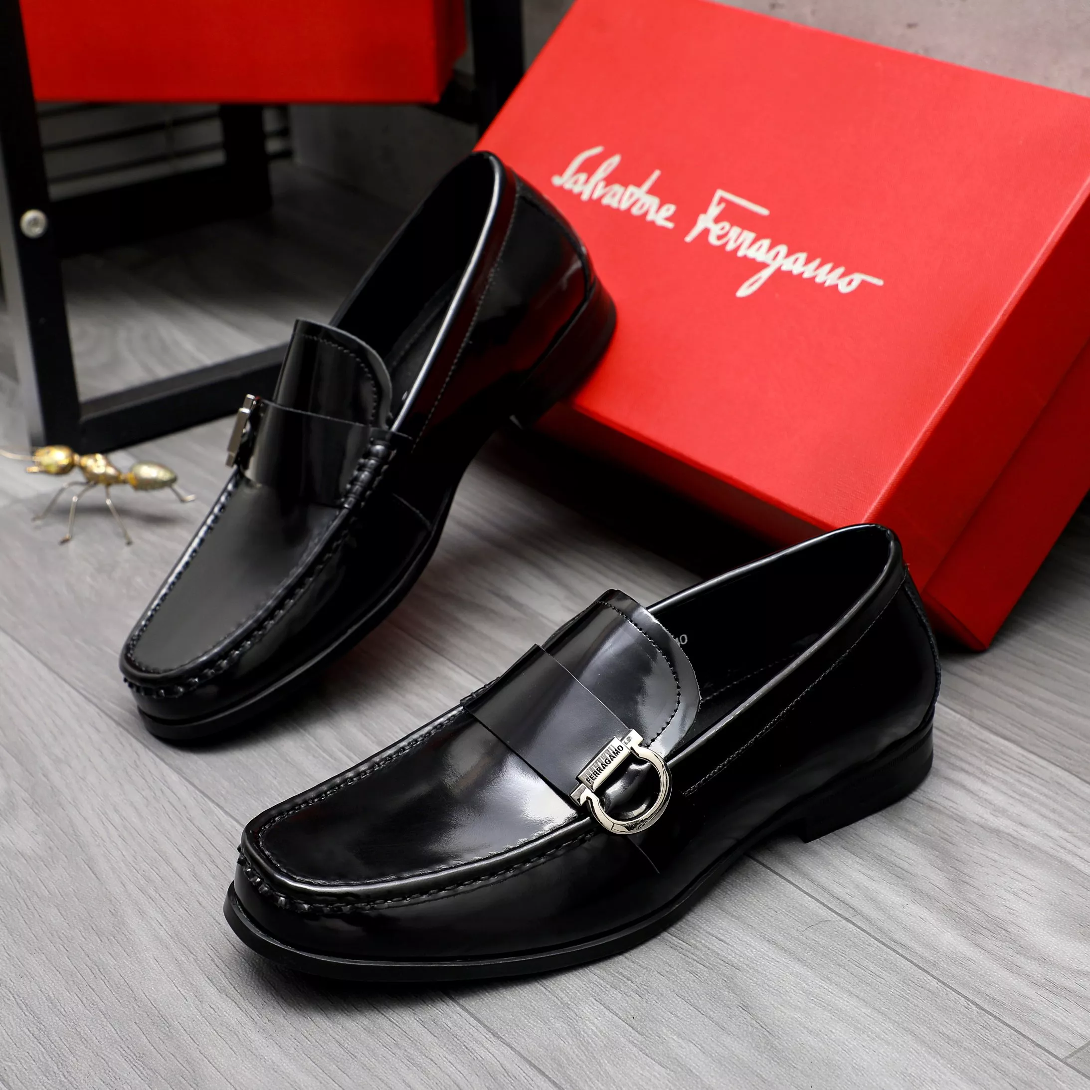 Salvatore Ferragamo Leather Shoes For Men Vibrant 6822