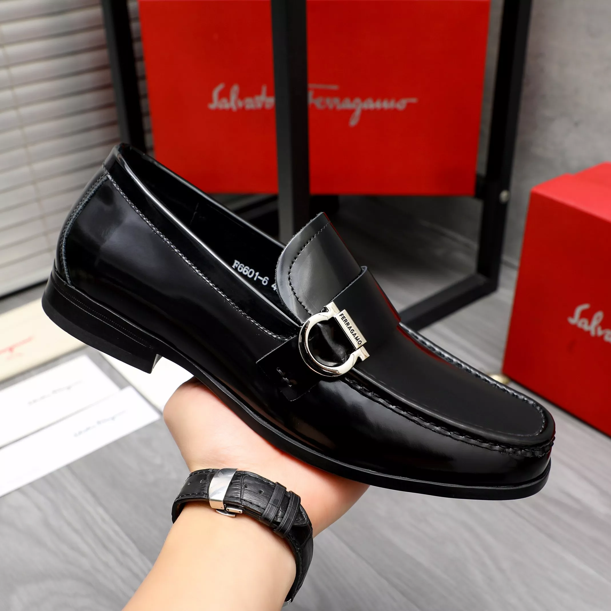 Salvatore Ferragamo Leather Shoes For Men Vibrant 6822