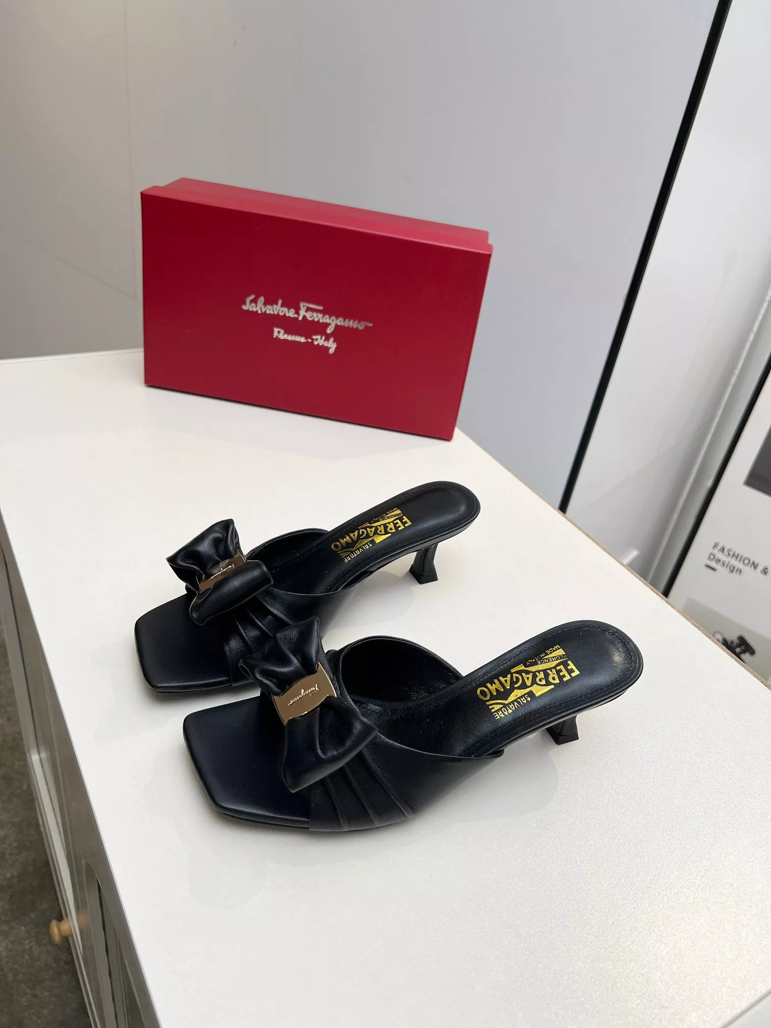 Salvatore Ferragamo Slippers For Women AllSeason 9264