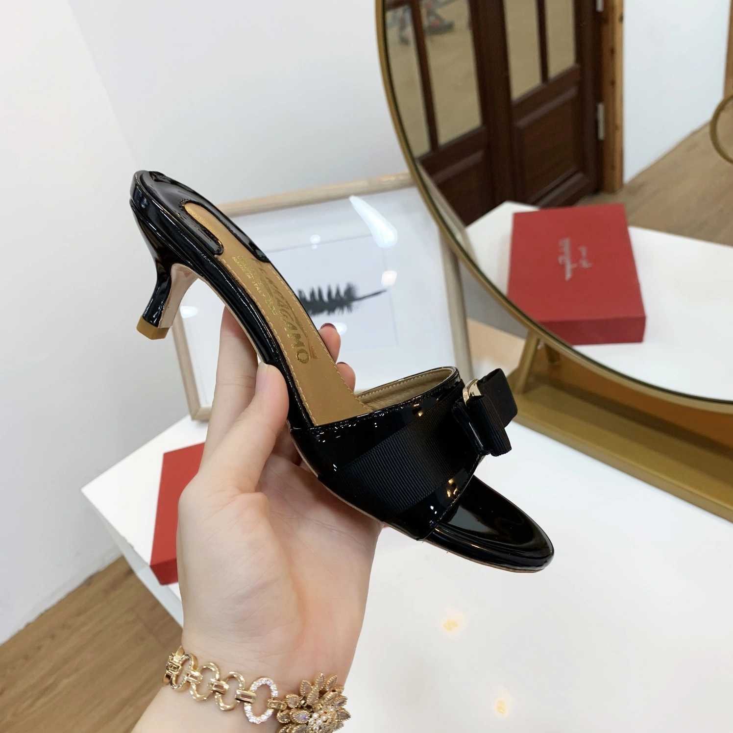 Salvatore Ferragamo Slippers For Women Breathable 2370