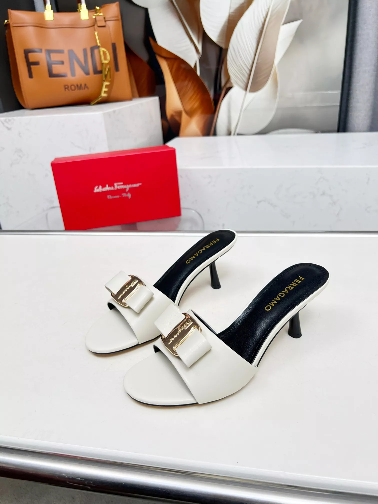Salvatore Ferragamo Slippers For Women Flexible 5354