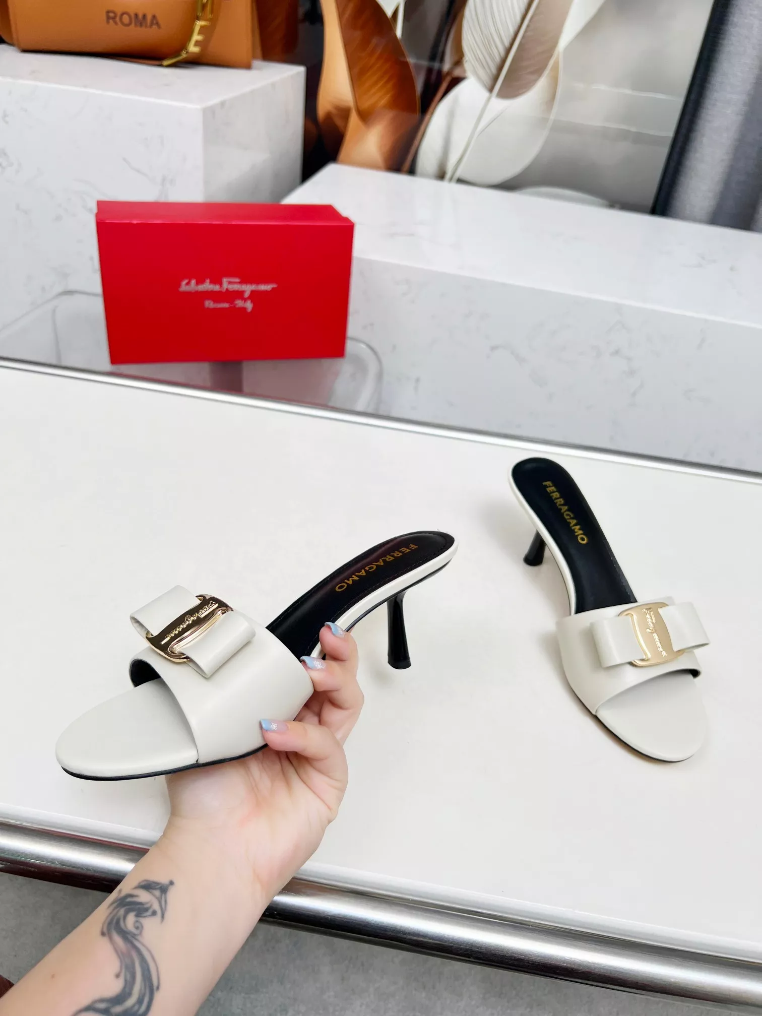 Salvatore Ferragamo Slippers For Women Flexible 5354