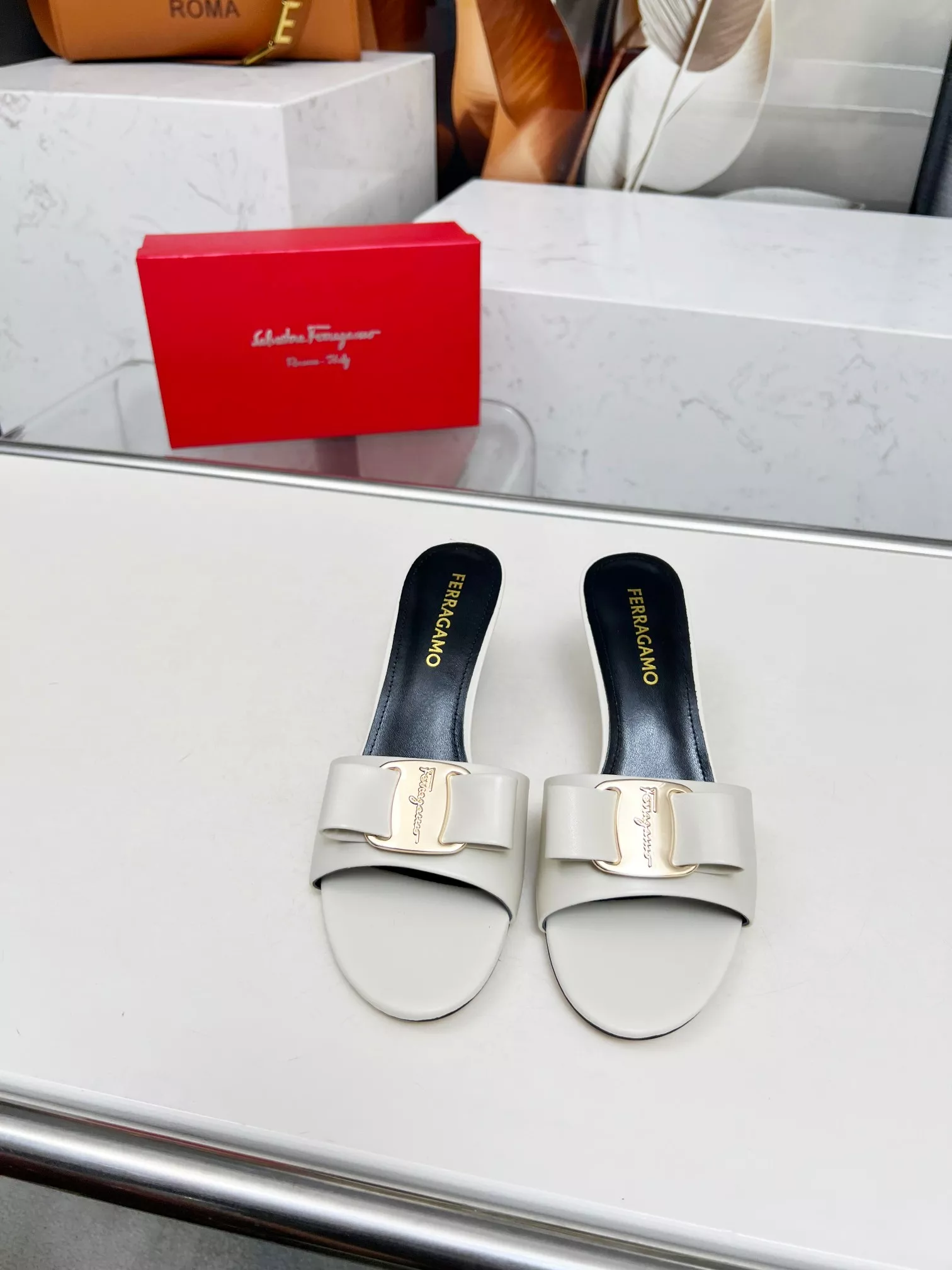 Salvatore Ferragamo Slippers For Women Flexible 5354