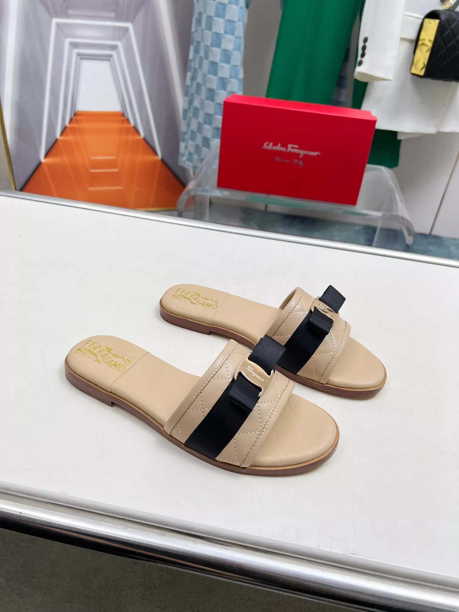 Salvatore Ferragamo Slippers For Women Flexible 8071