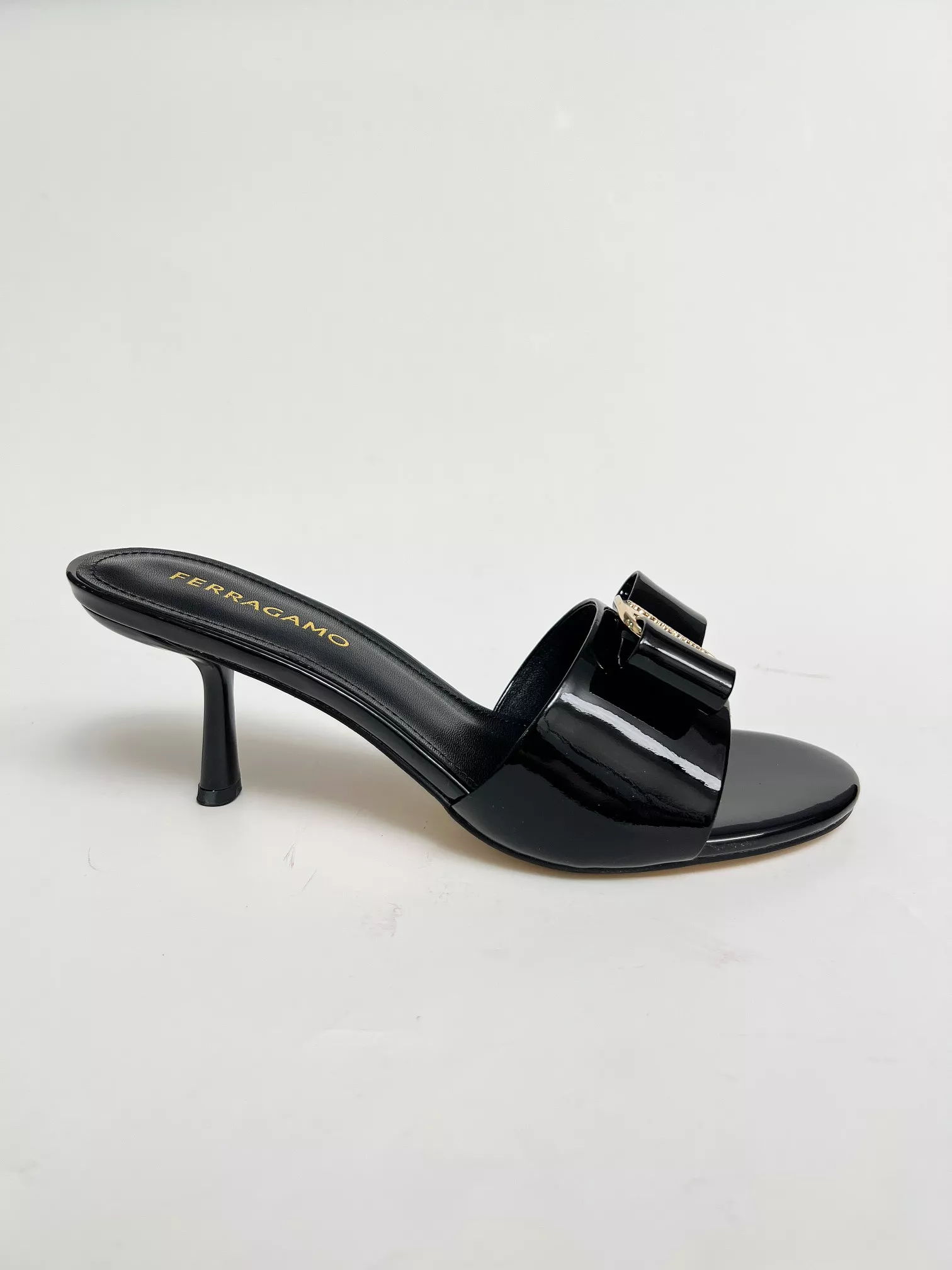 Salvatore Ferragamo Slippers For Women Minimalist 5886