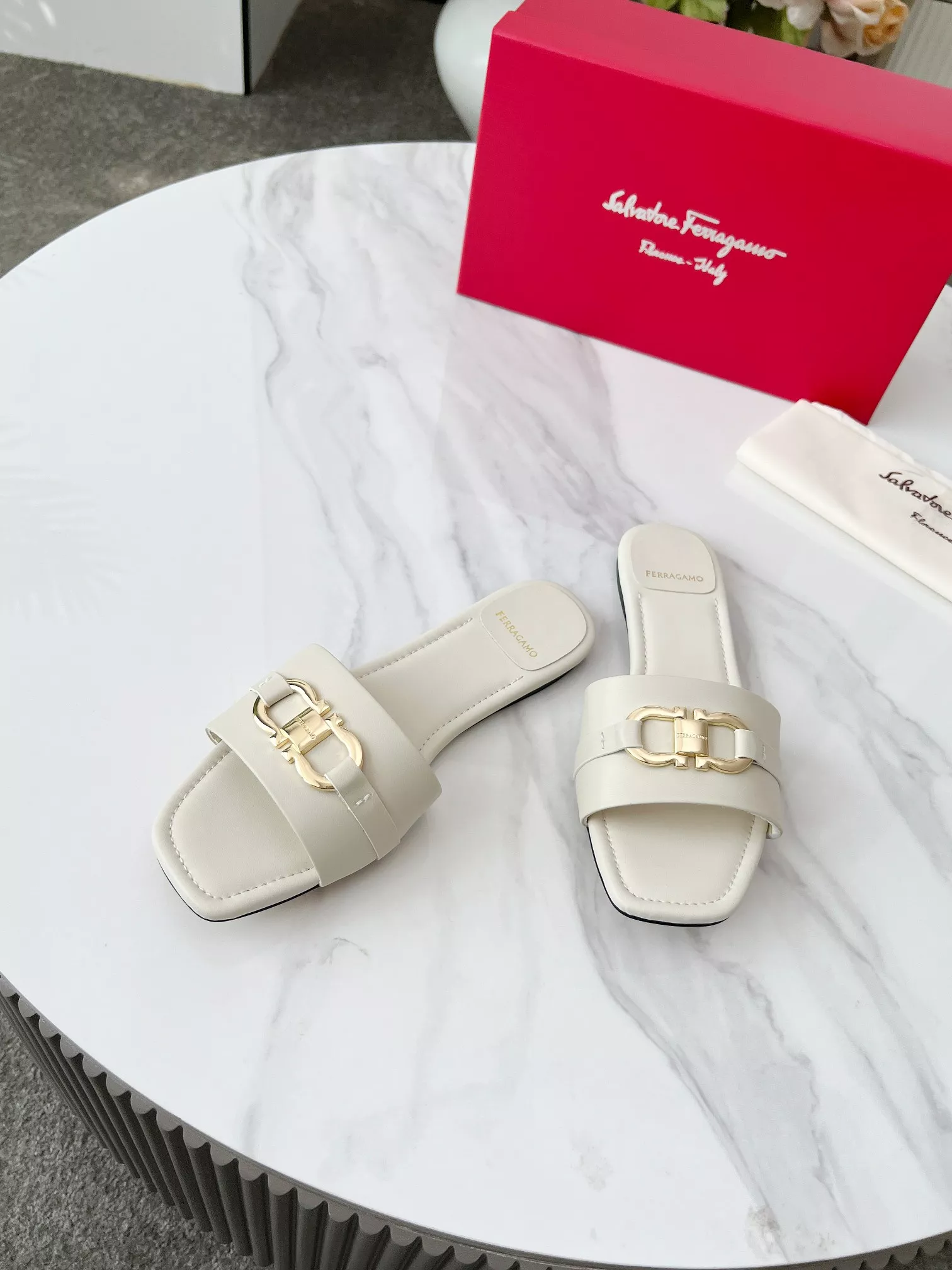 Salvatore Ferragamo Slippers For Women Practical 628