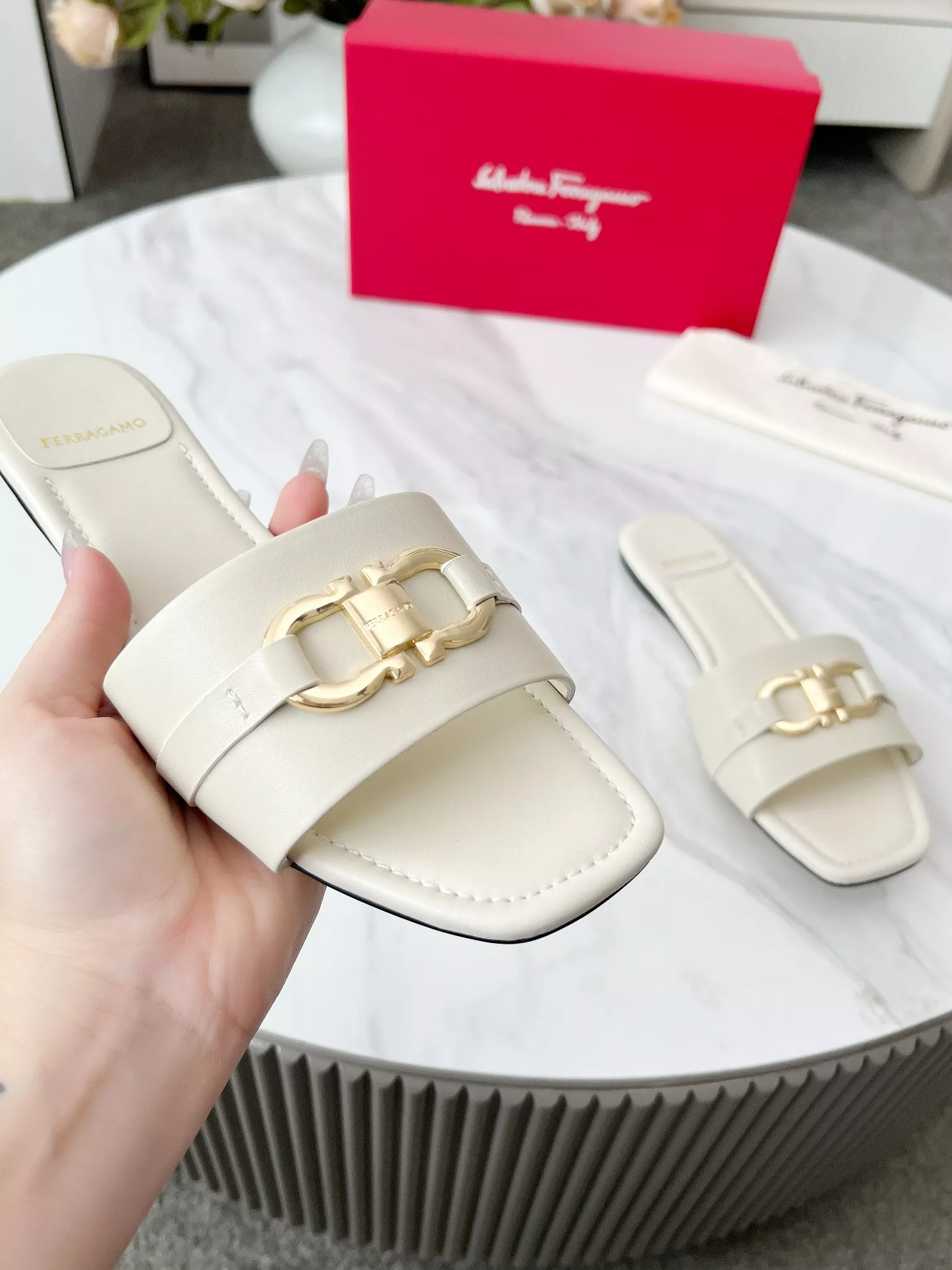 Salvatore Ferragamo Slippers For Women Practical 628