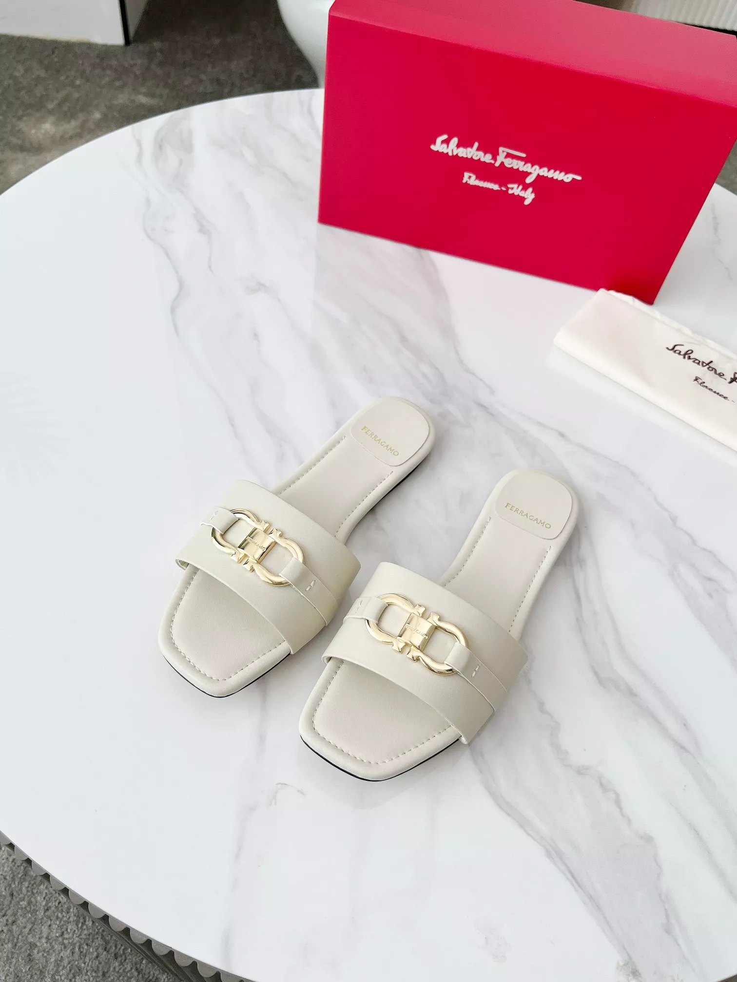 Salvatore Ferragamo Slippers For Women Practical 628