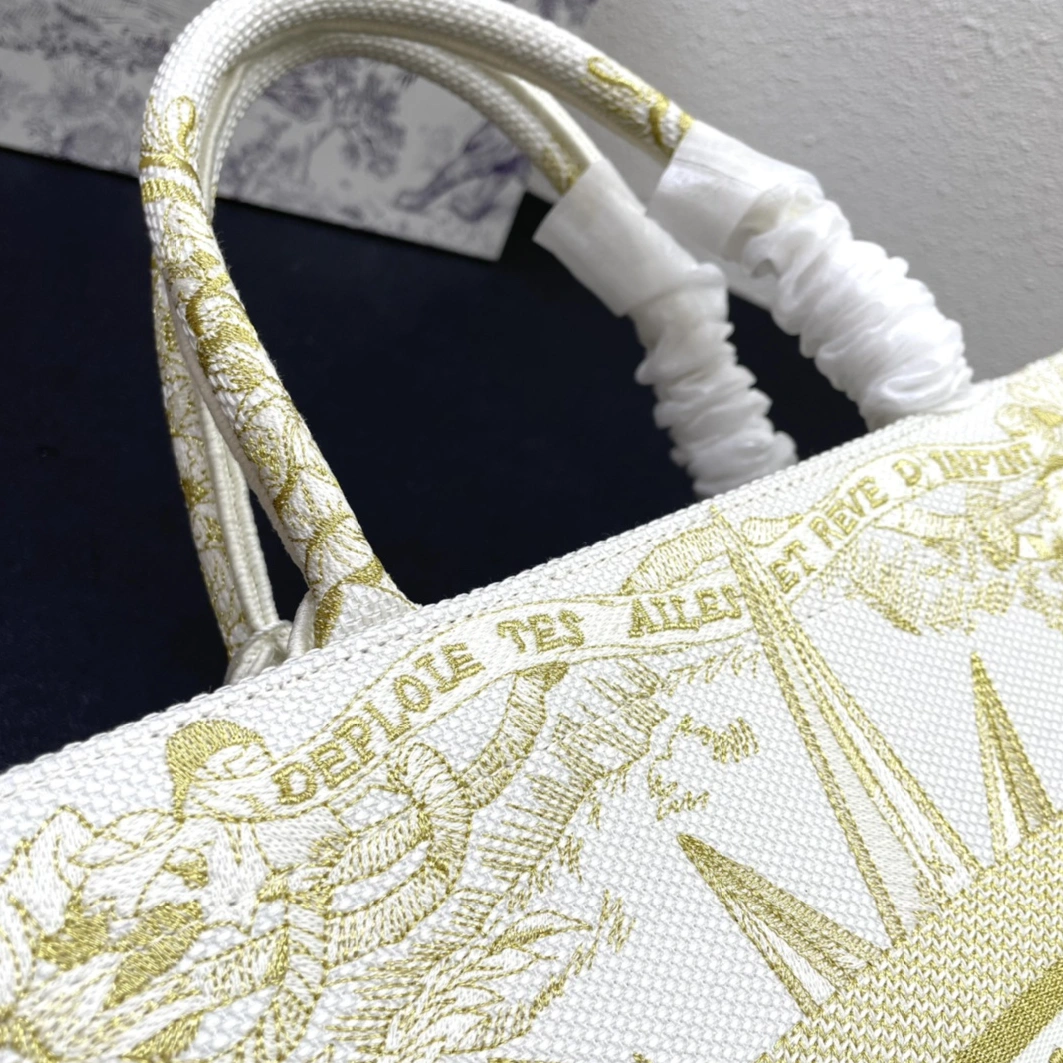 Sleek 1098 Christian Dior AAA Quality Tote-Handbags For Women