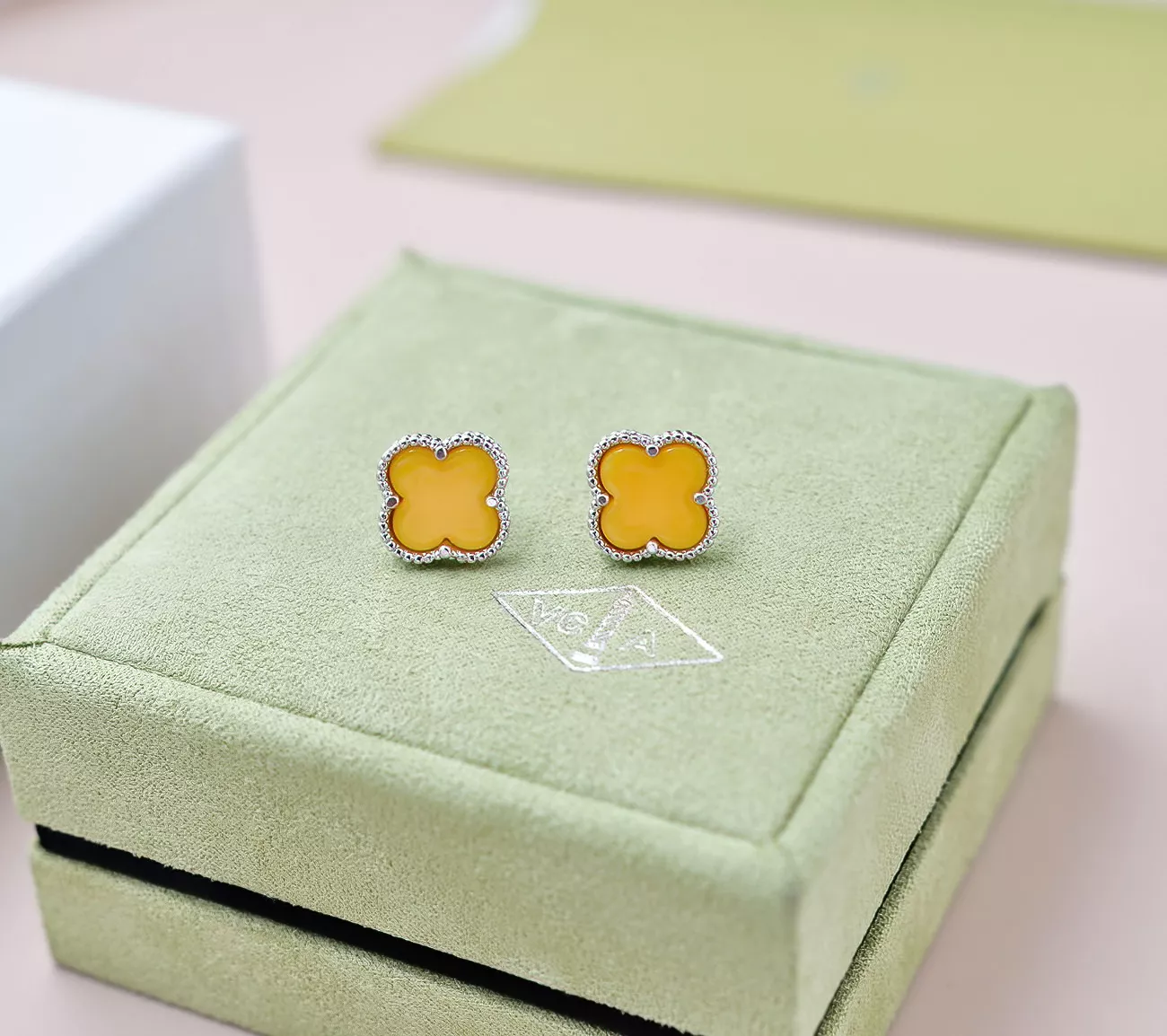 Sleek 1192 Van Cleef & Arpels Earrings For Women