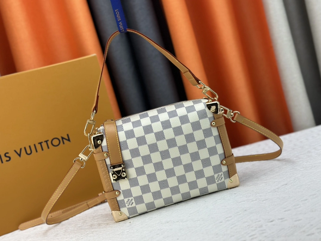 Sleek 1244 Louis Vuitton AAA Quality Messenger Bags For Unisex