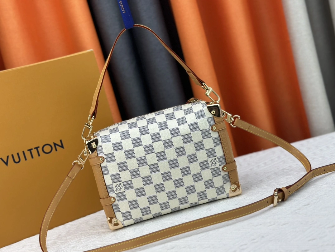 Sleek 1244 Louis Vuitton AAA Quality Messenger Bags For Unisex
