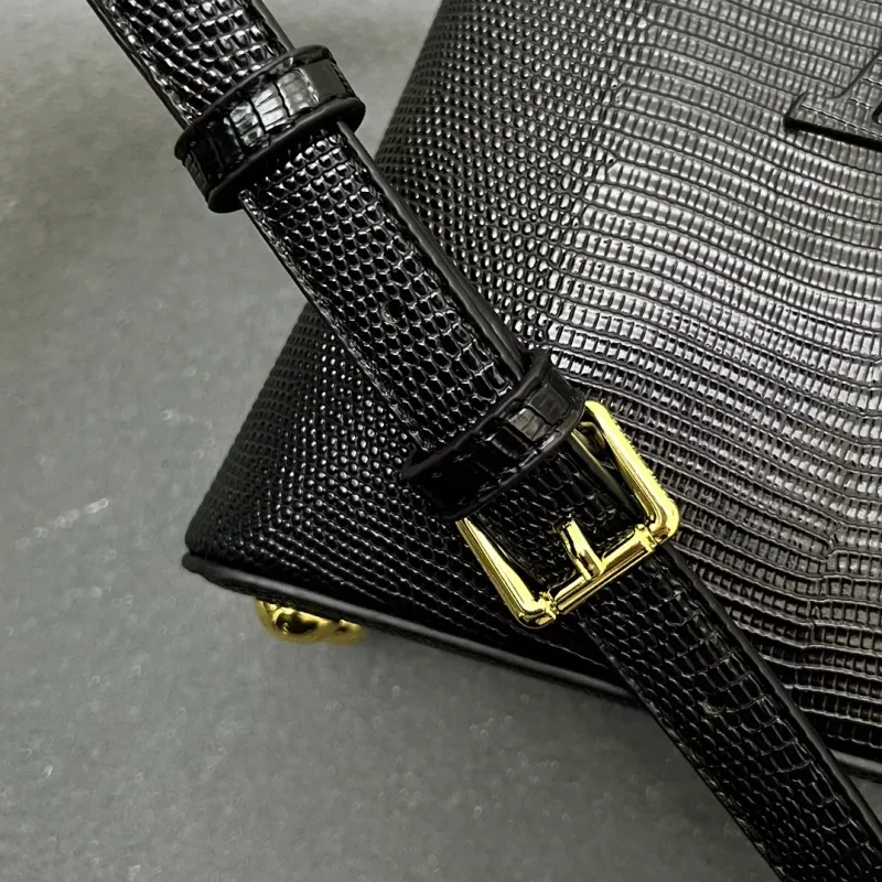 Sleek 1511 Louis Vuitton AAA Quality Handbags For Women
