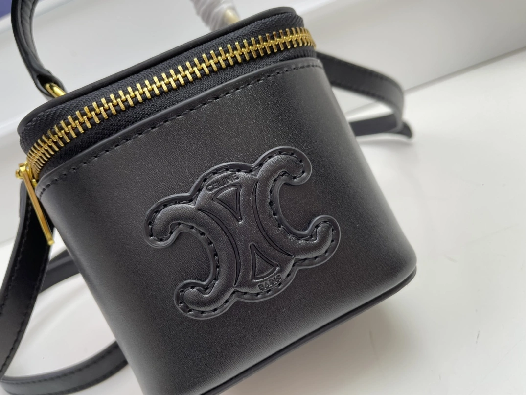 Sleek 1679 Celine AAA Quality Handbags For Women