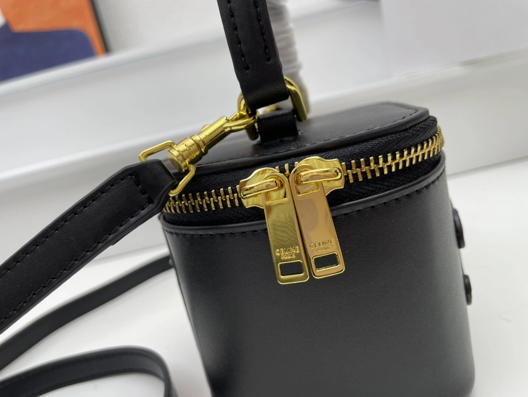 Sleek 1679 Celine AAA Quality Handbags For Women