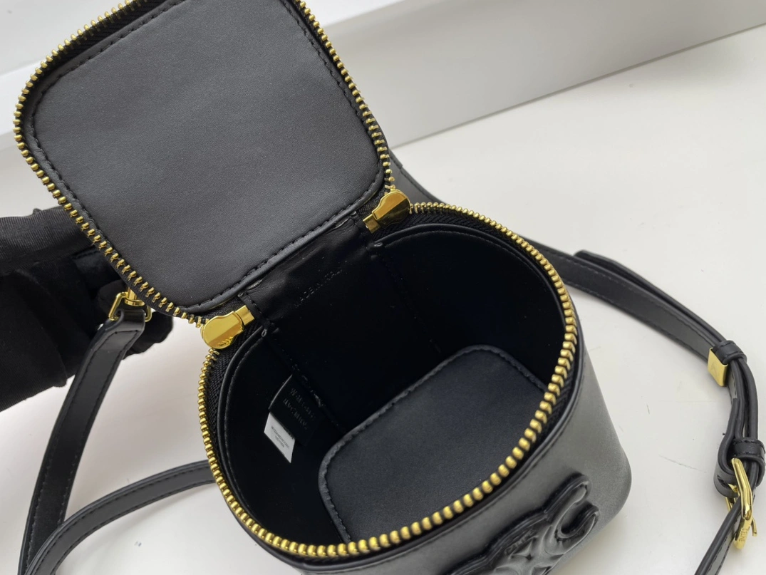 Sleek 1679 Celine AAA Quality Handbags For Women