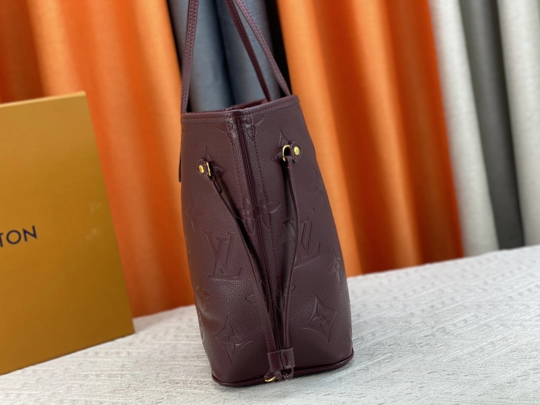 Sleek 1703 Louis Vuitton AAA Quality Shoulder Bags For Women
