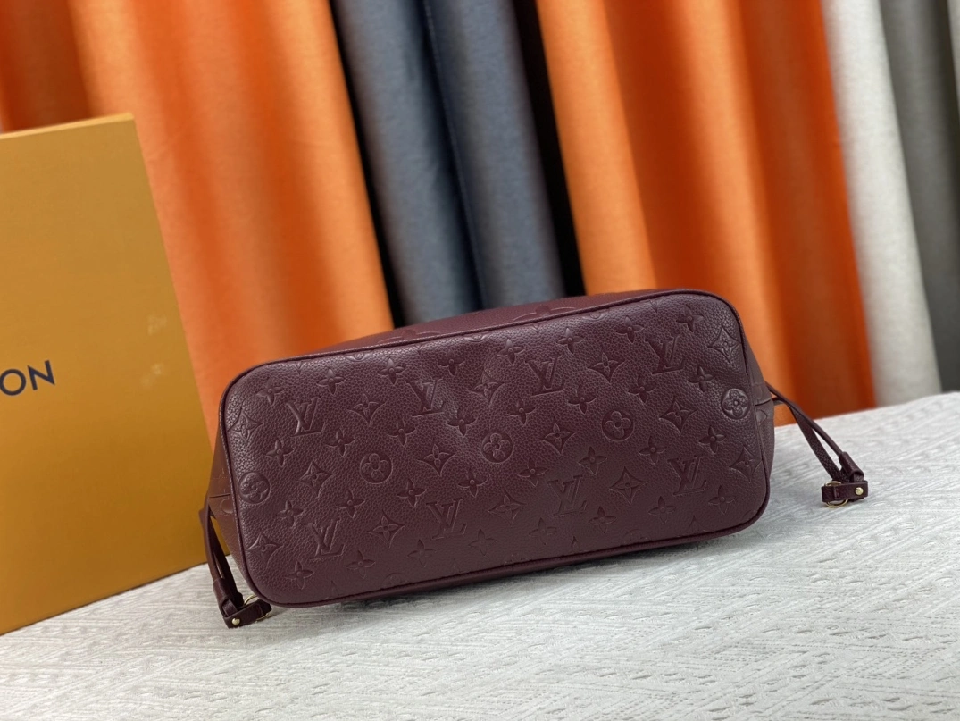 Sleek 1703 Louis Vuitton AAA Quality Shoulder Bags For Women