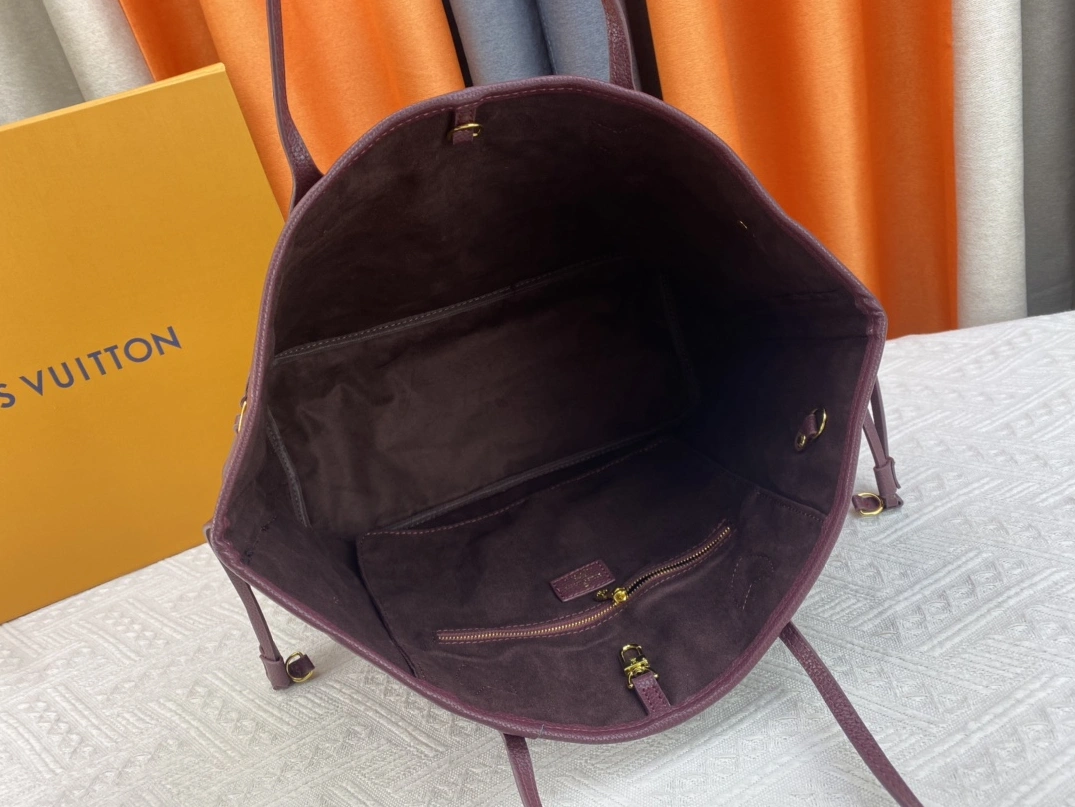 Sleek 1703 Louis Vuitton AAA Quality Shoulder Bags For Women