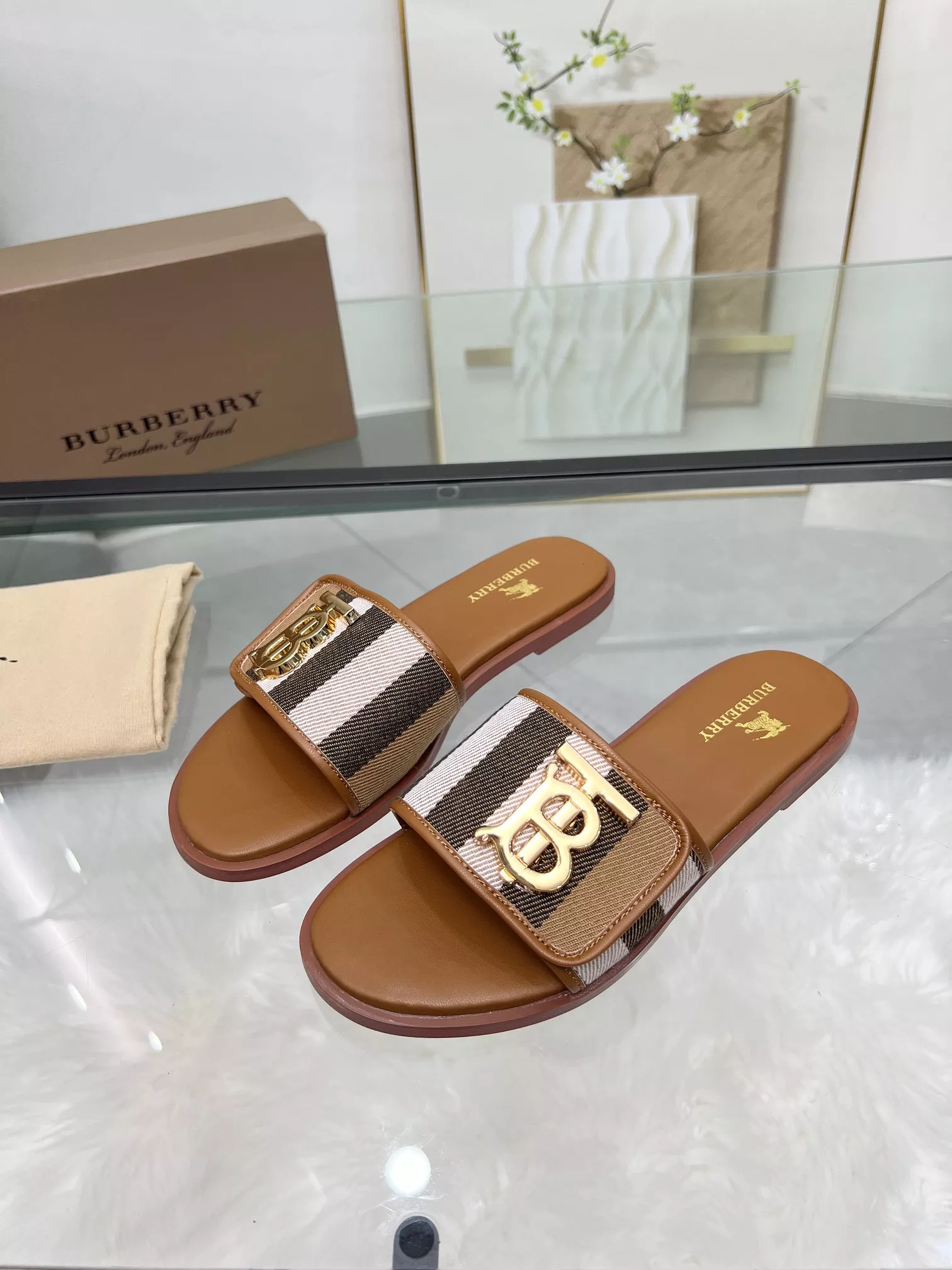 Sleek 1787 Burberry Slippers For Women