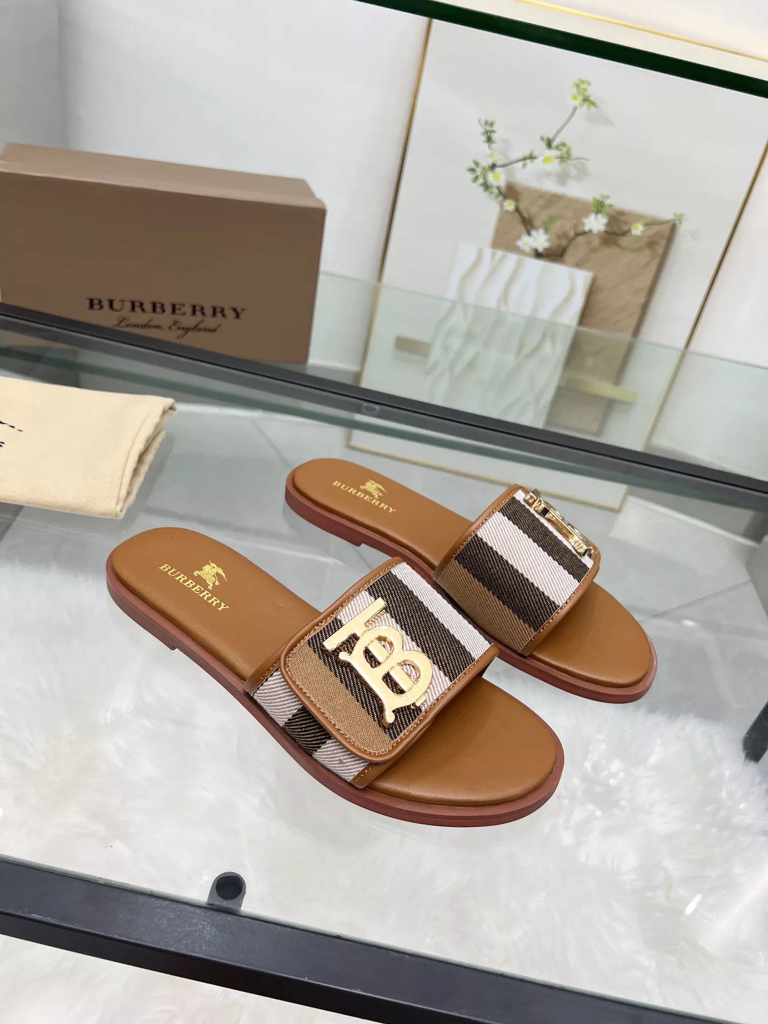 Sleek 1787 Burberry Slippers For Women
