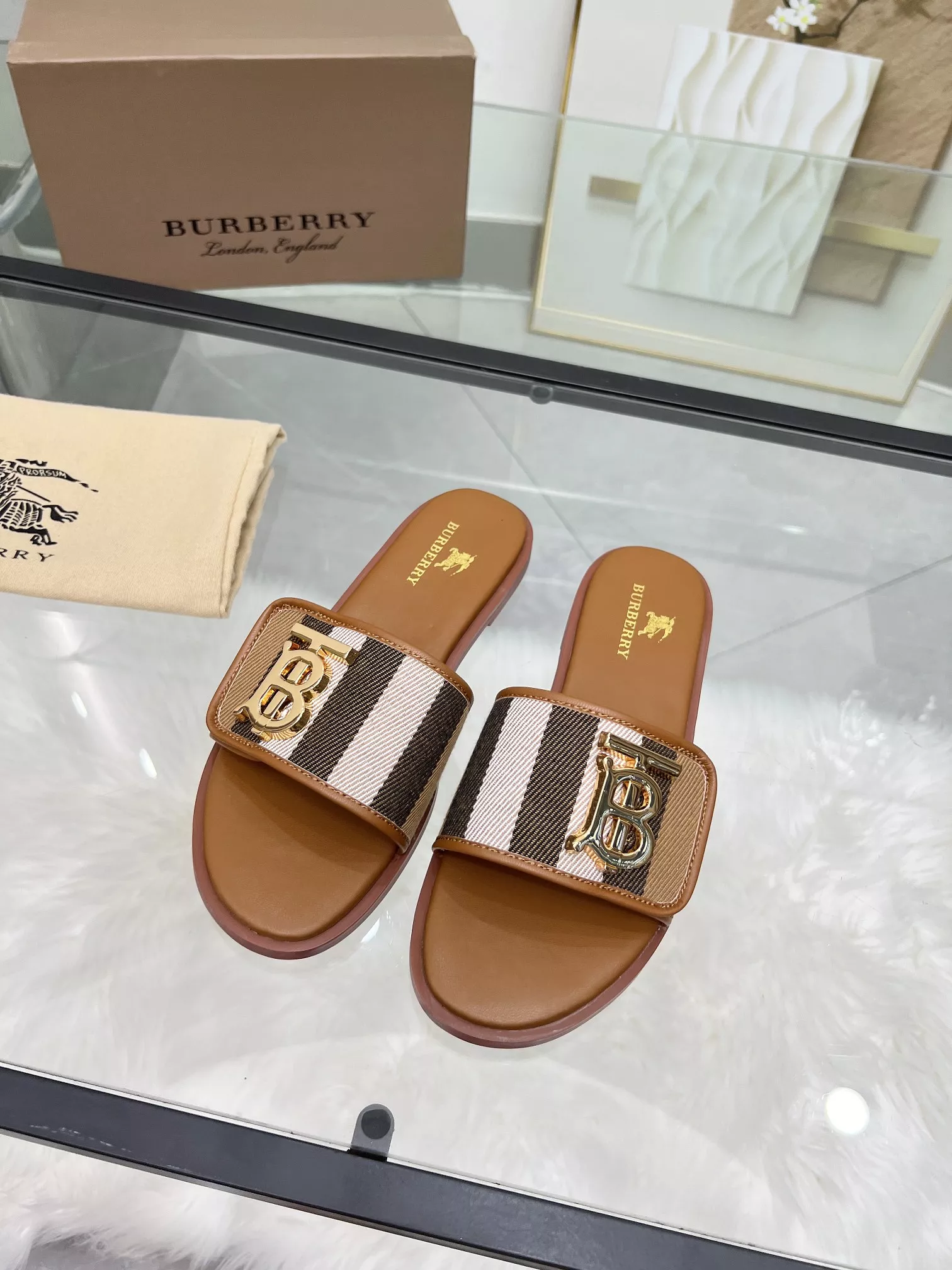 Sleek 1787 Burberry Slippers For Women